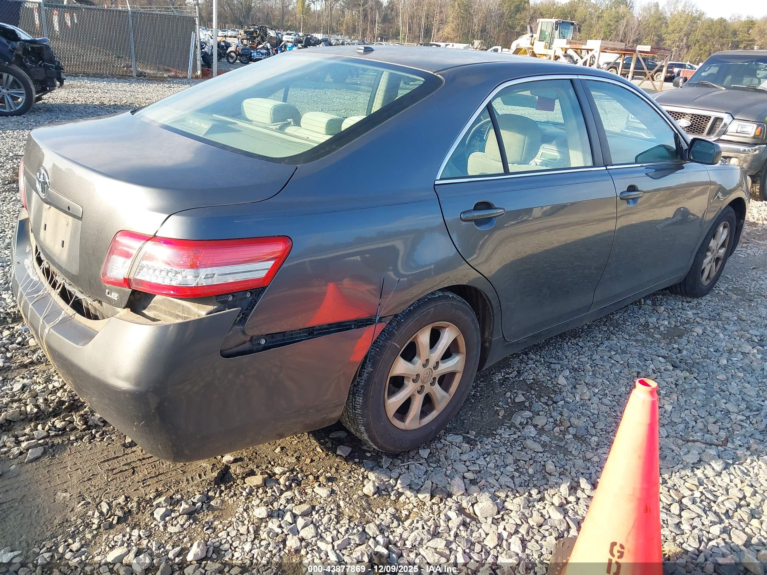 TOYOTA CAMRY image 4