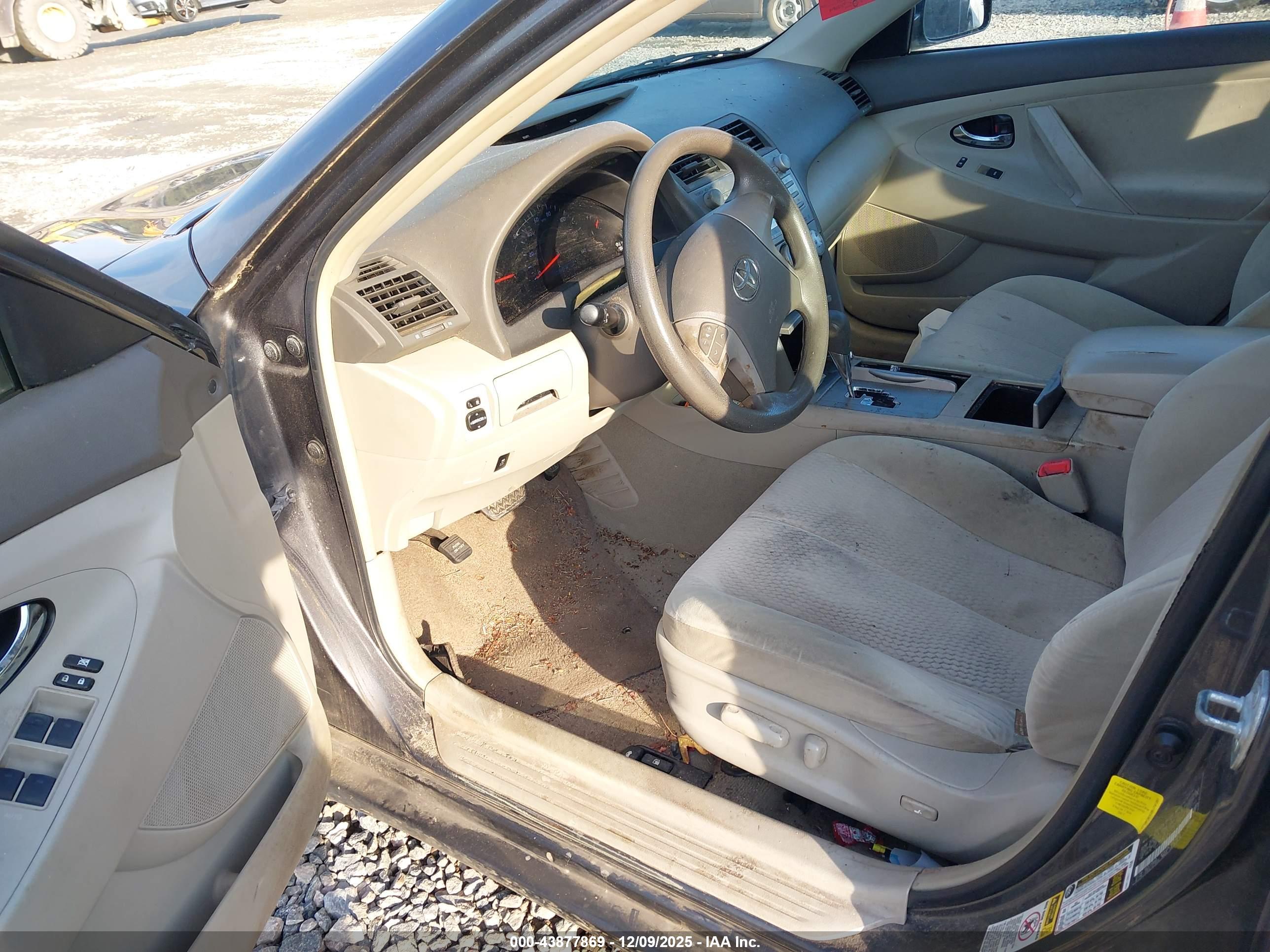 TOYOTA CAMRY image 5