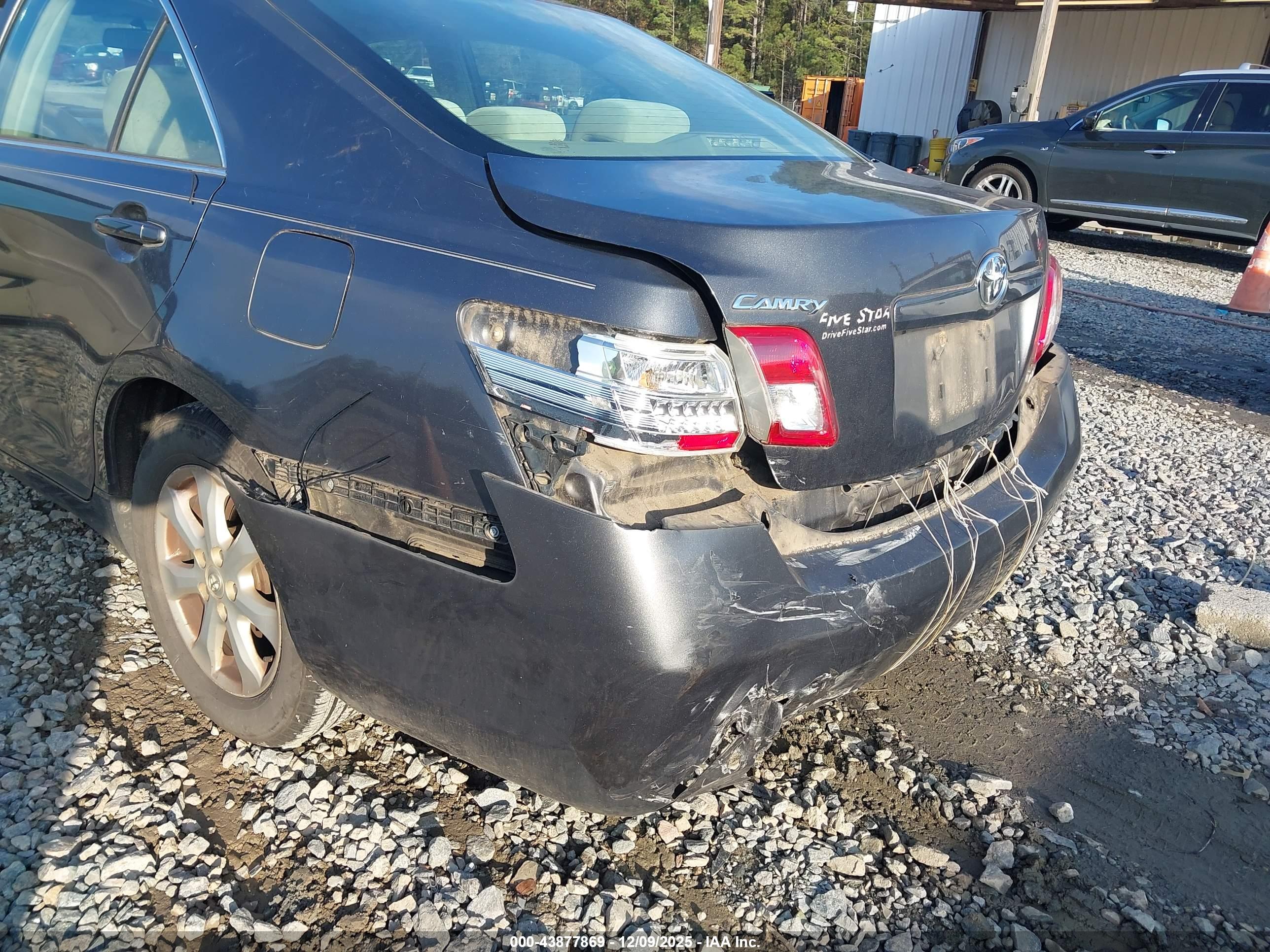 TOYOTA CAMRY image 6