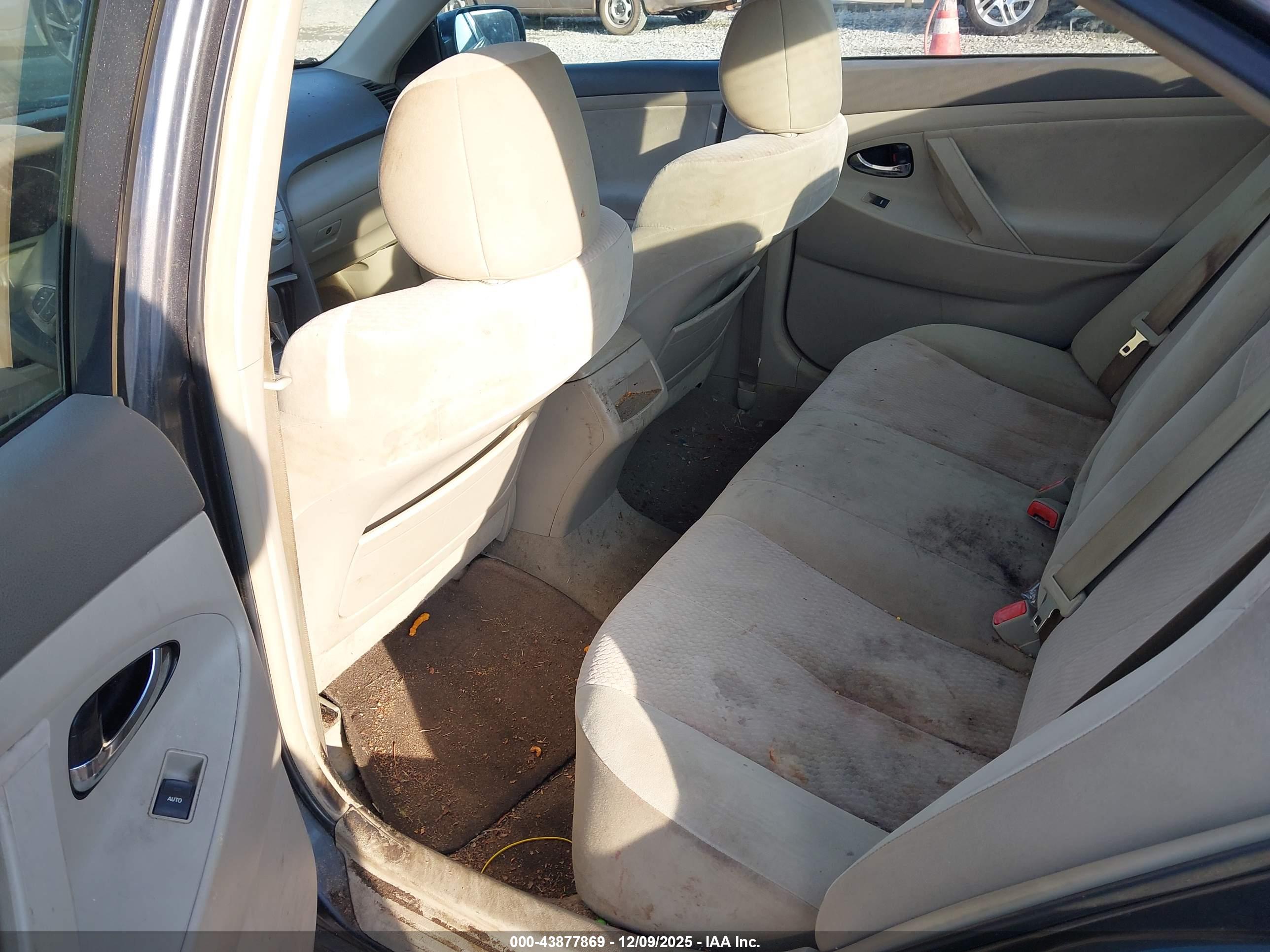 TOYOTA CAMRY image 8