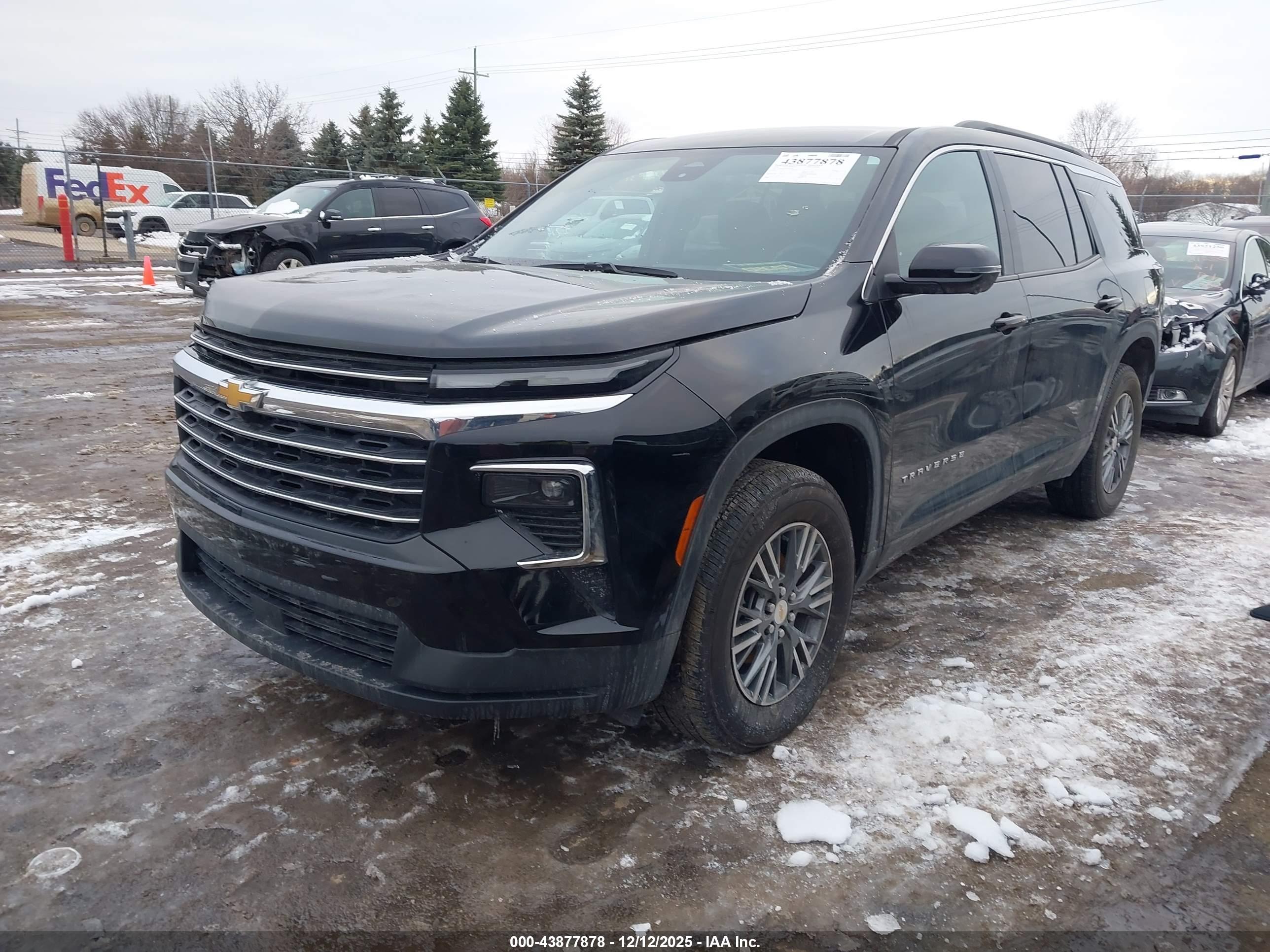 CHEVROLET TRAVERSE image 2