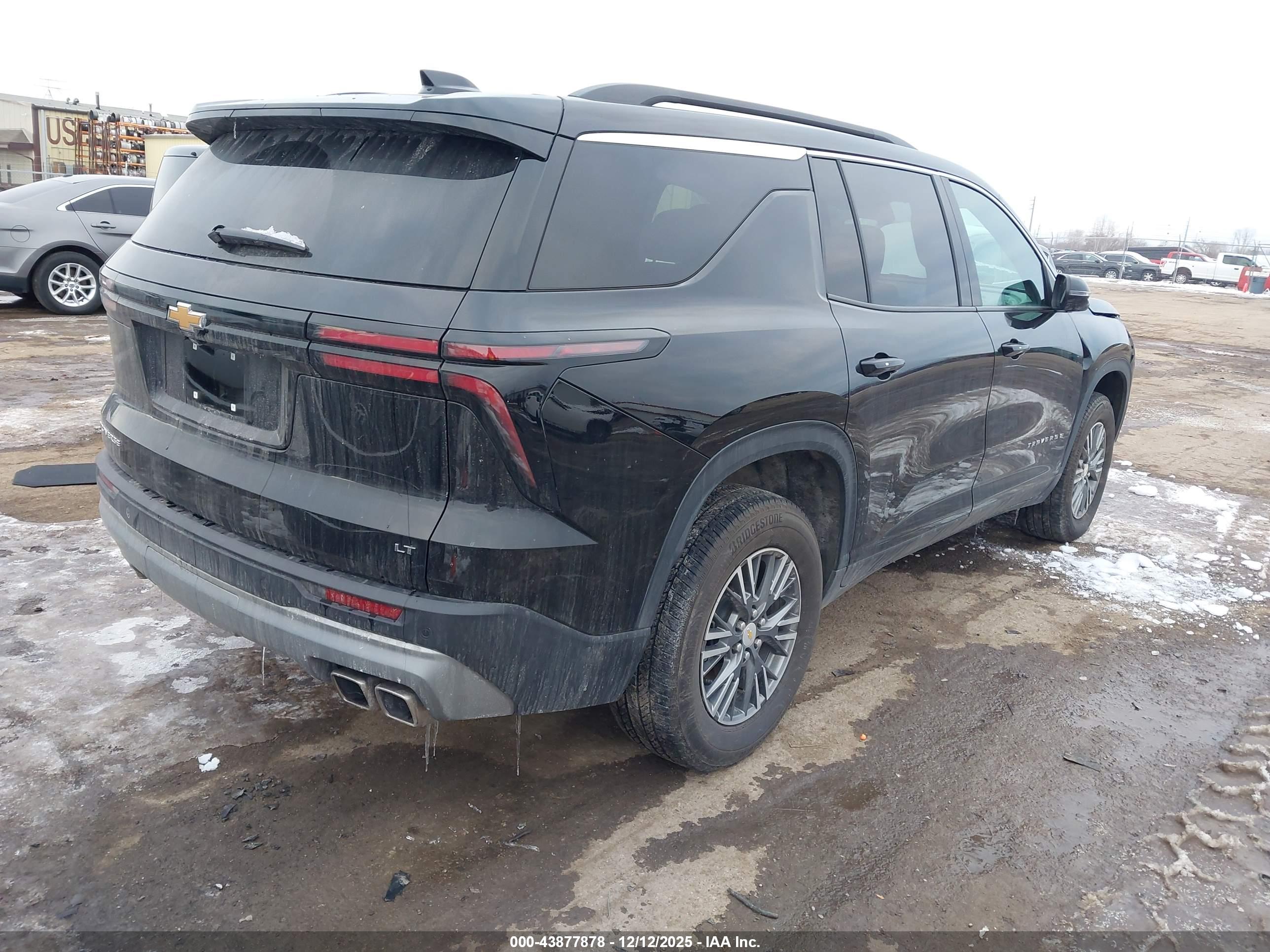 CHEVROLET TRAVERSE image 4