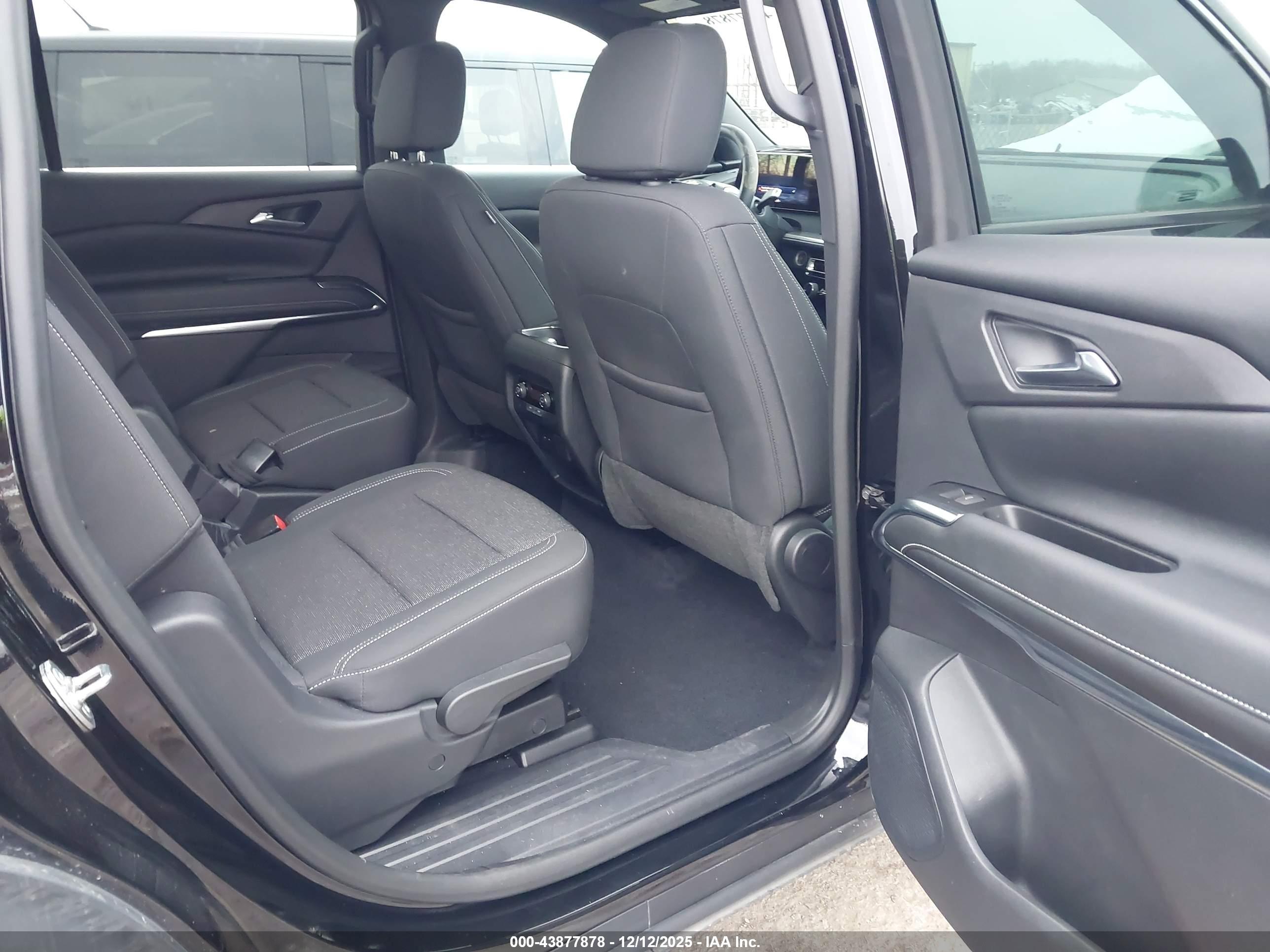 CHEVROLET TRAVERSE image 8