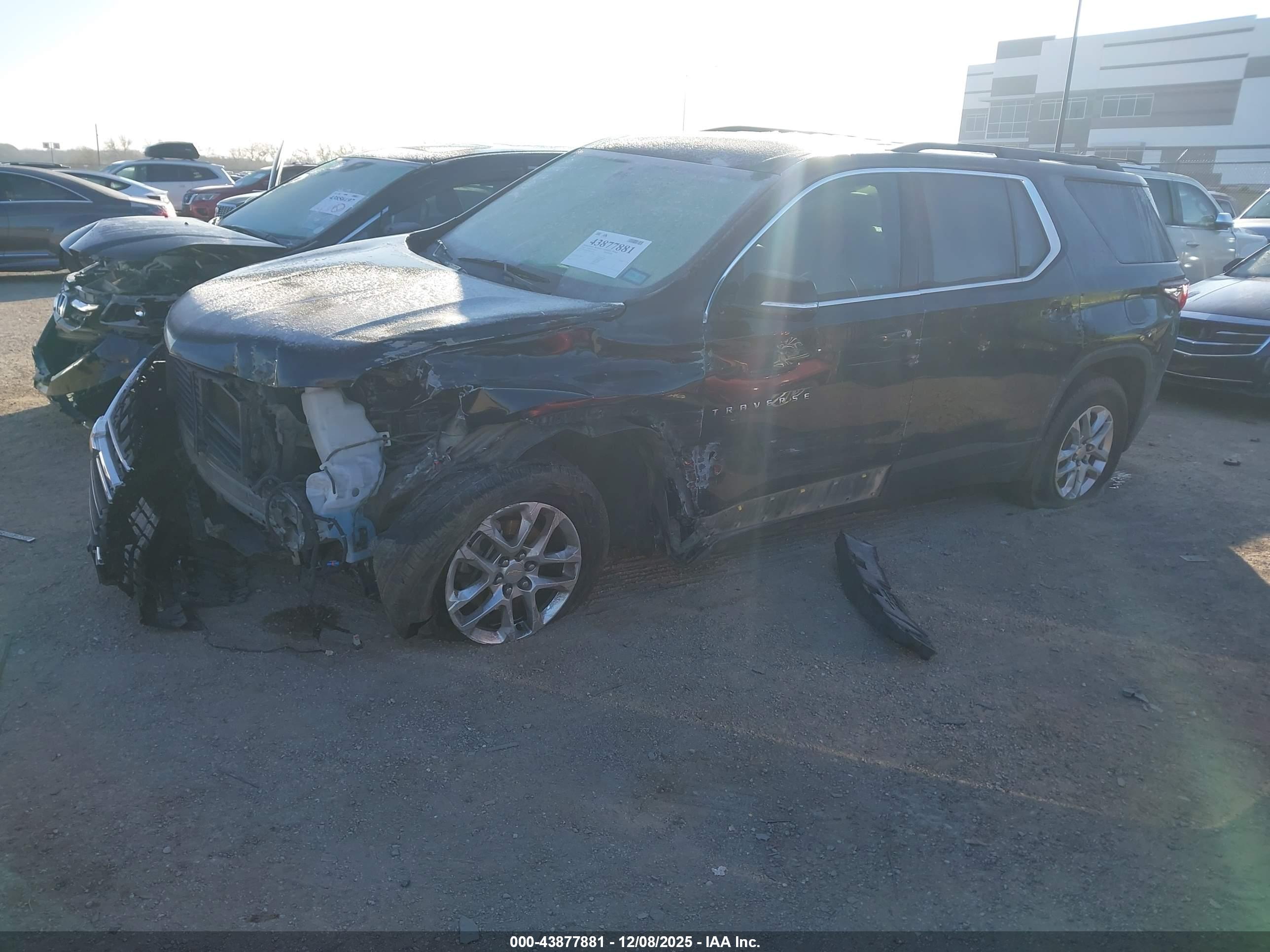 CHEVROLET TRAVERSE image 2