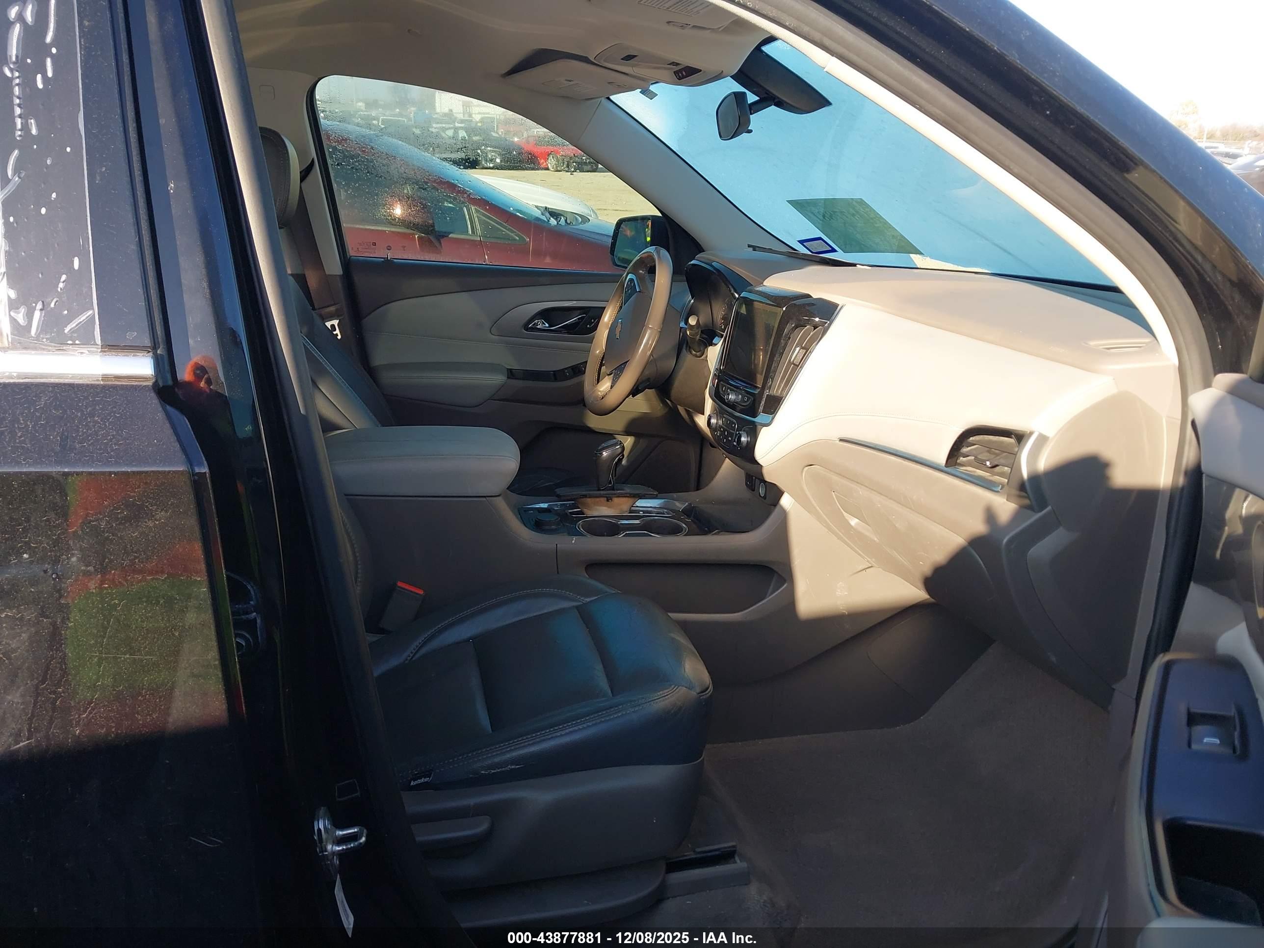 CHEVROLET TRAVERSE image 5