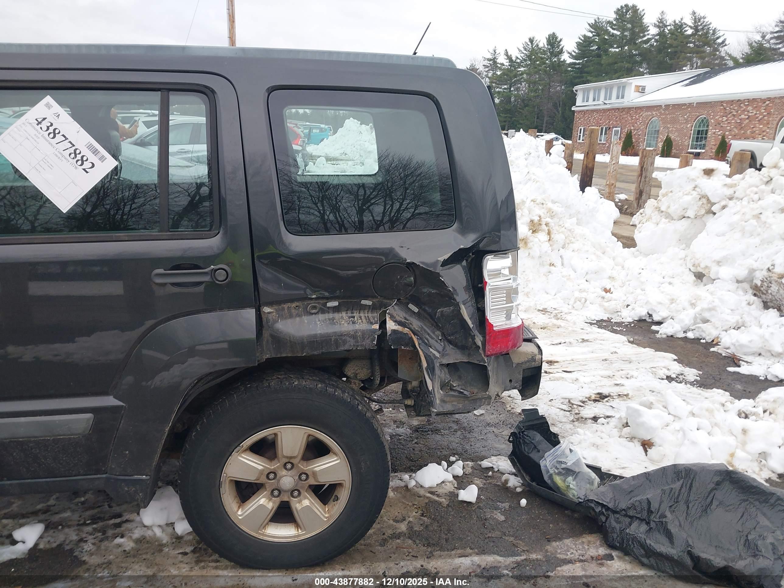 JEEP LIBERTY image 6