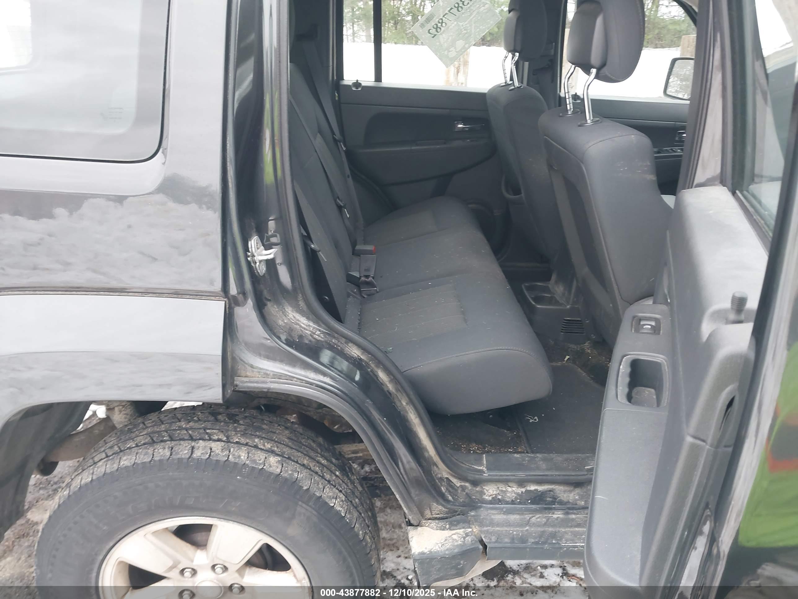 JEEP LIBERTY image 8