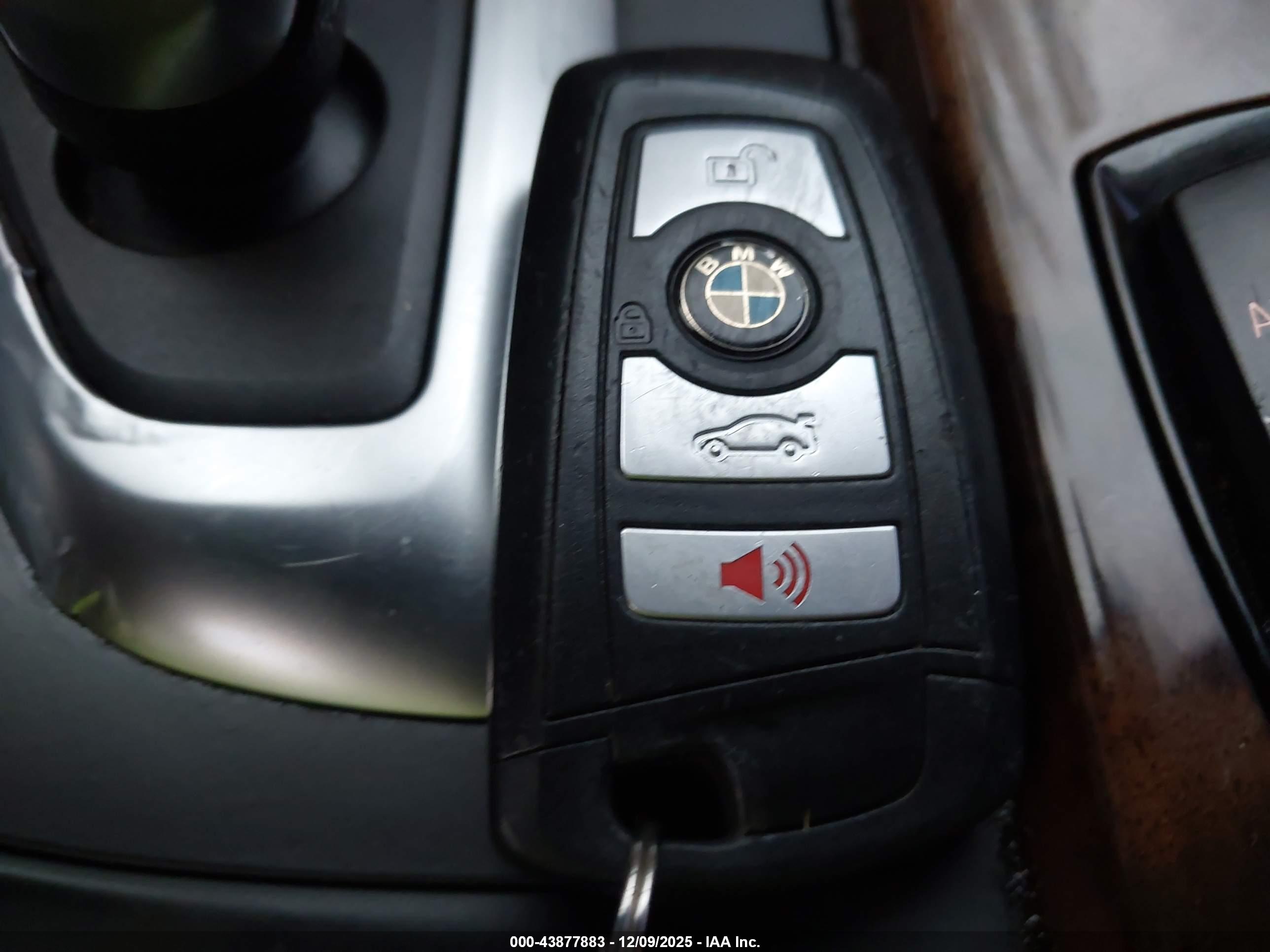 BMW 320I image 11