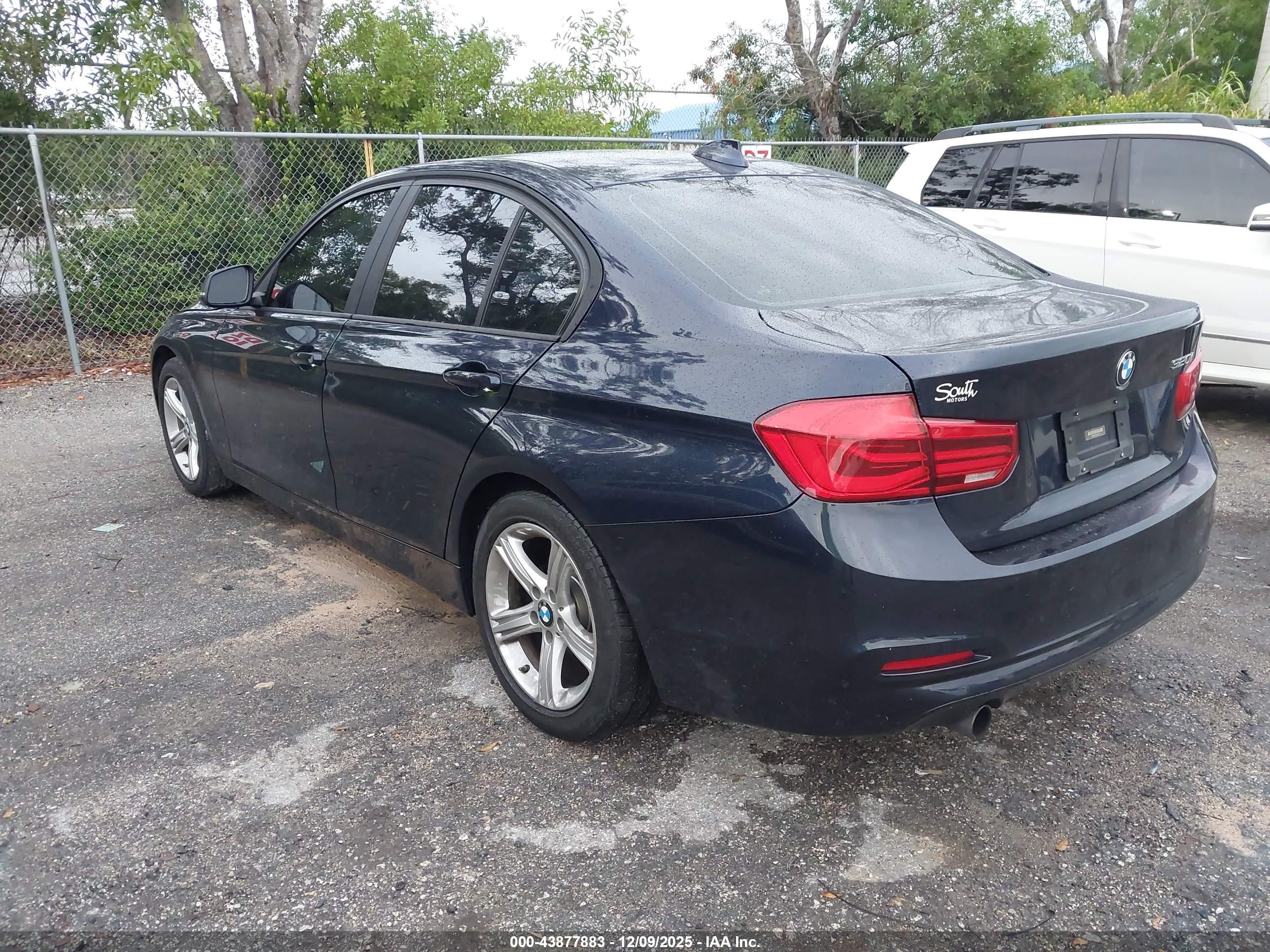 BMW 320I image 3