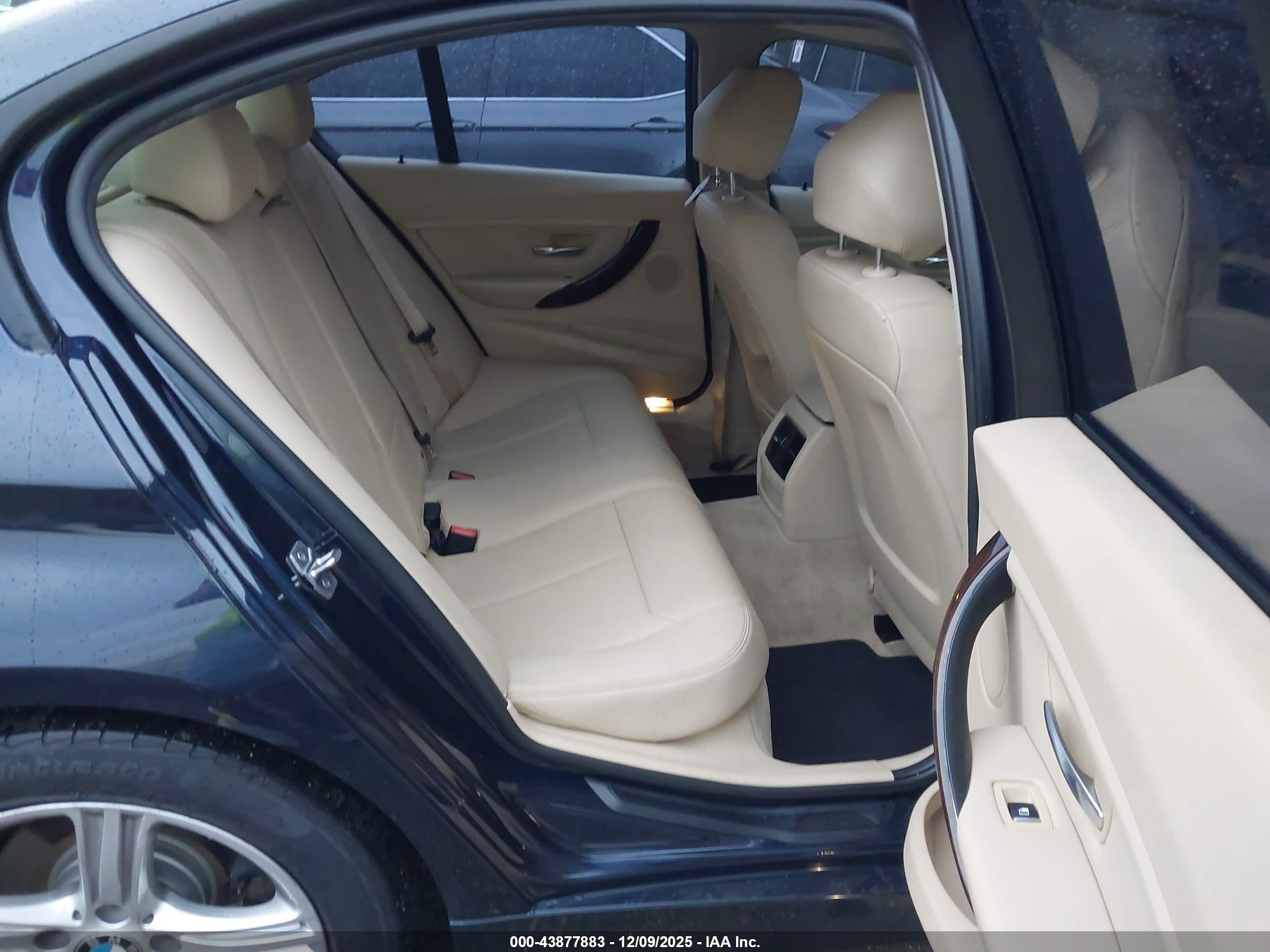 BMW 320I image 8