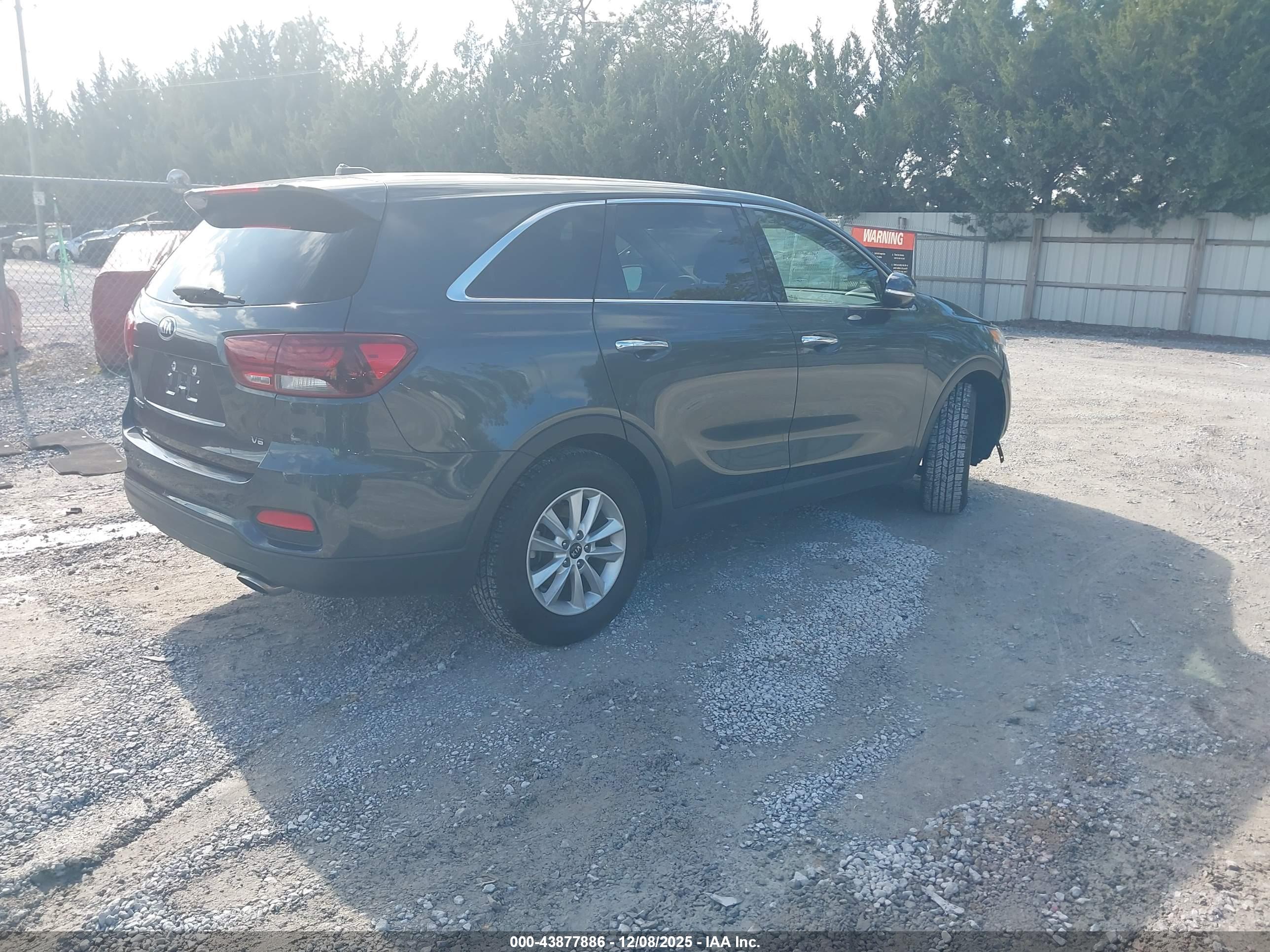 KIA SORENTO image 4