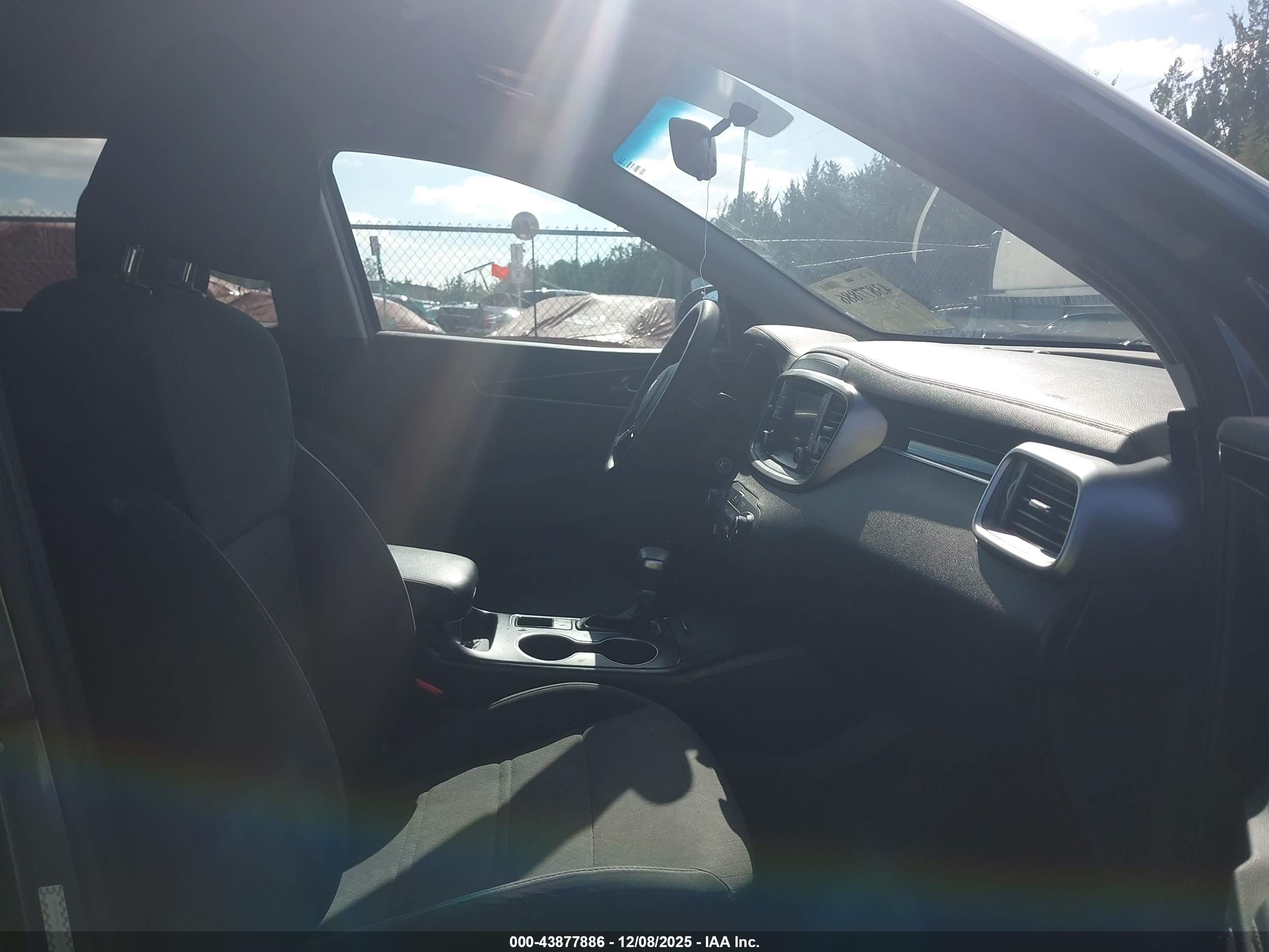 KIA SORENTO image 5