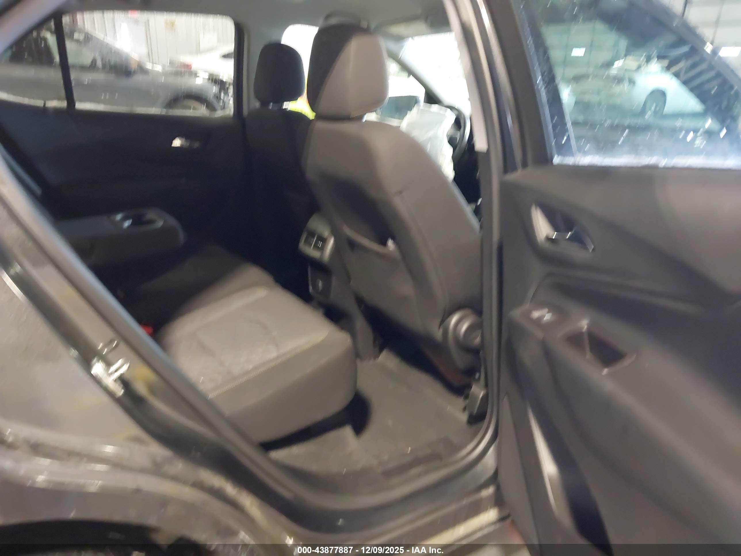 CHEVROLET EQUINOX image 8