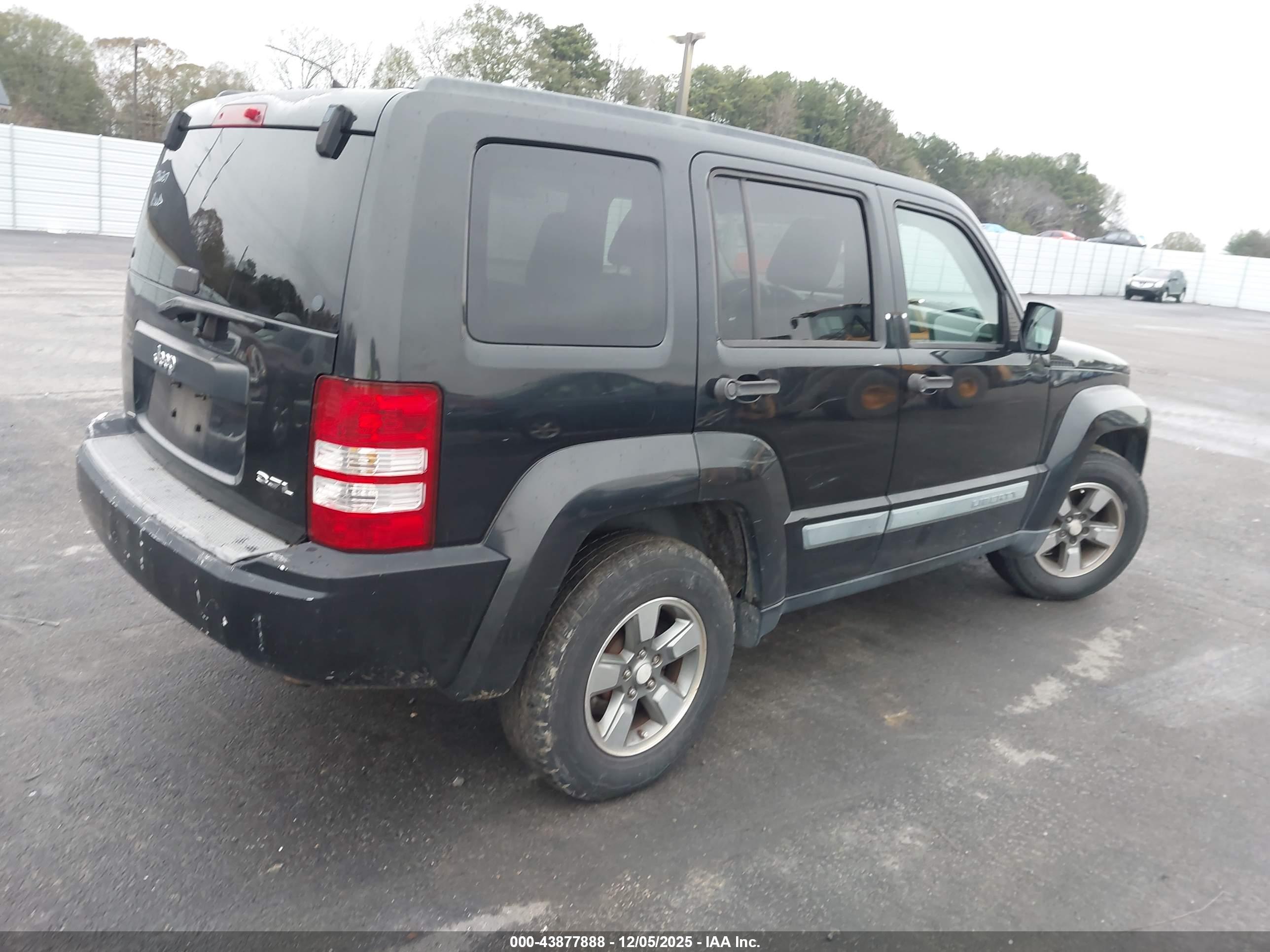 JEEP LIBERTY image 4