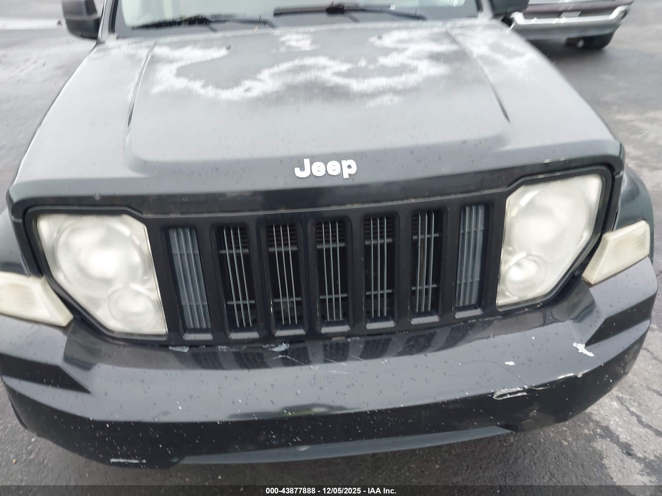JEEP LIBERTY image 6