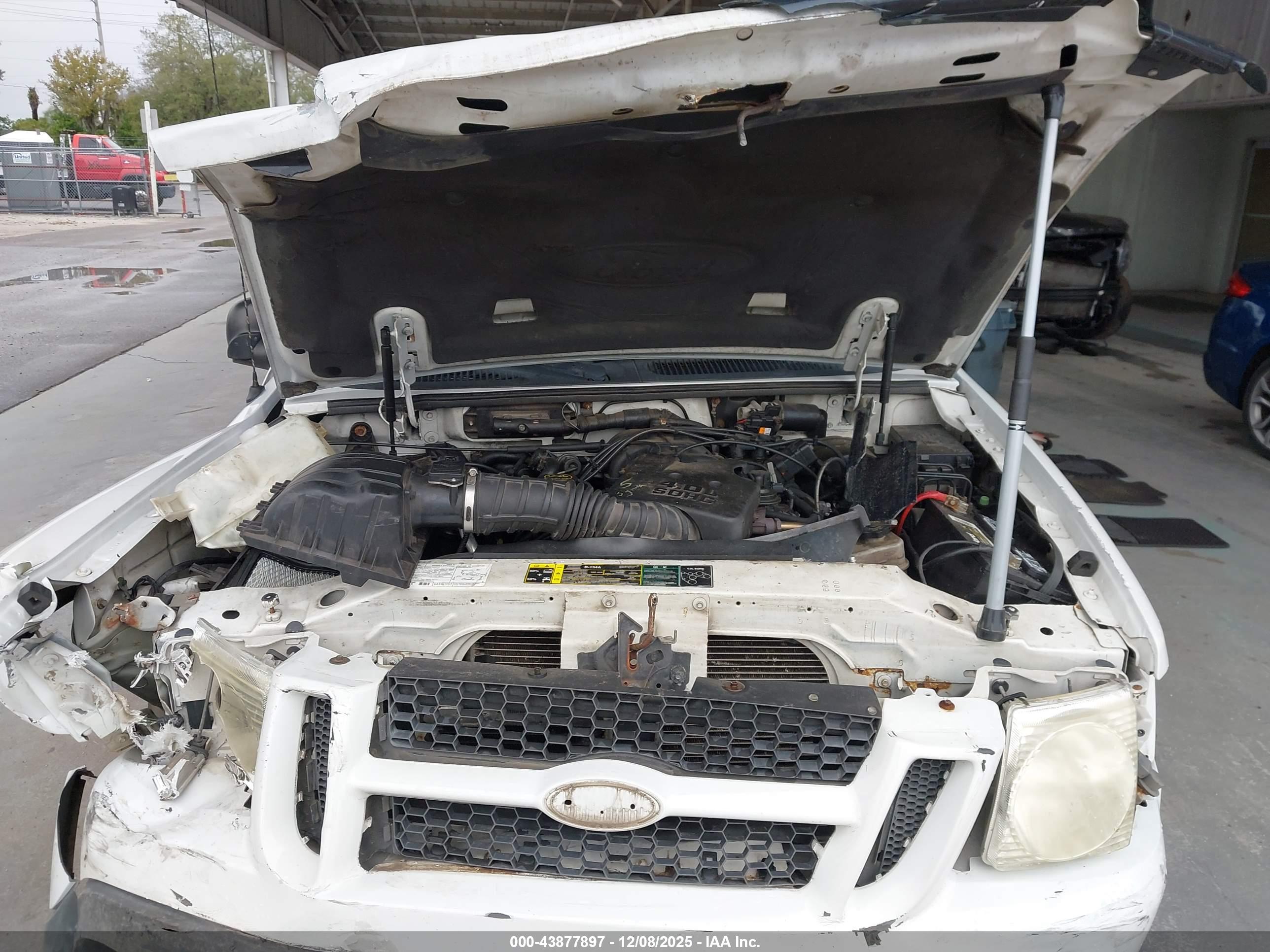 FORD EXPLORER image 10