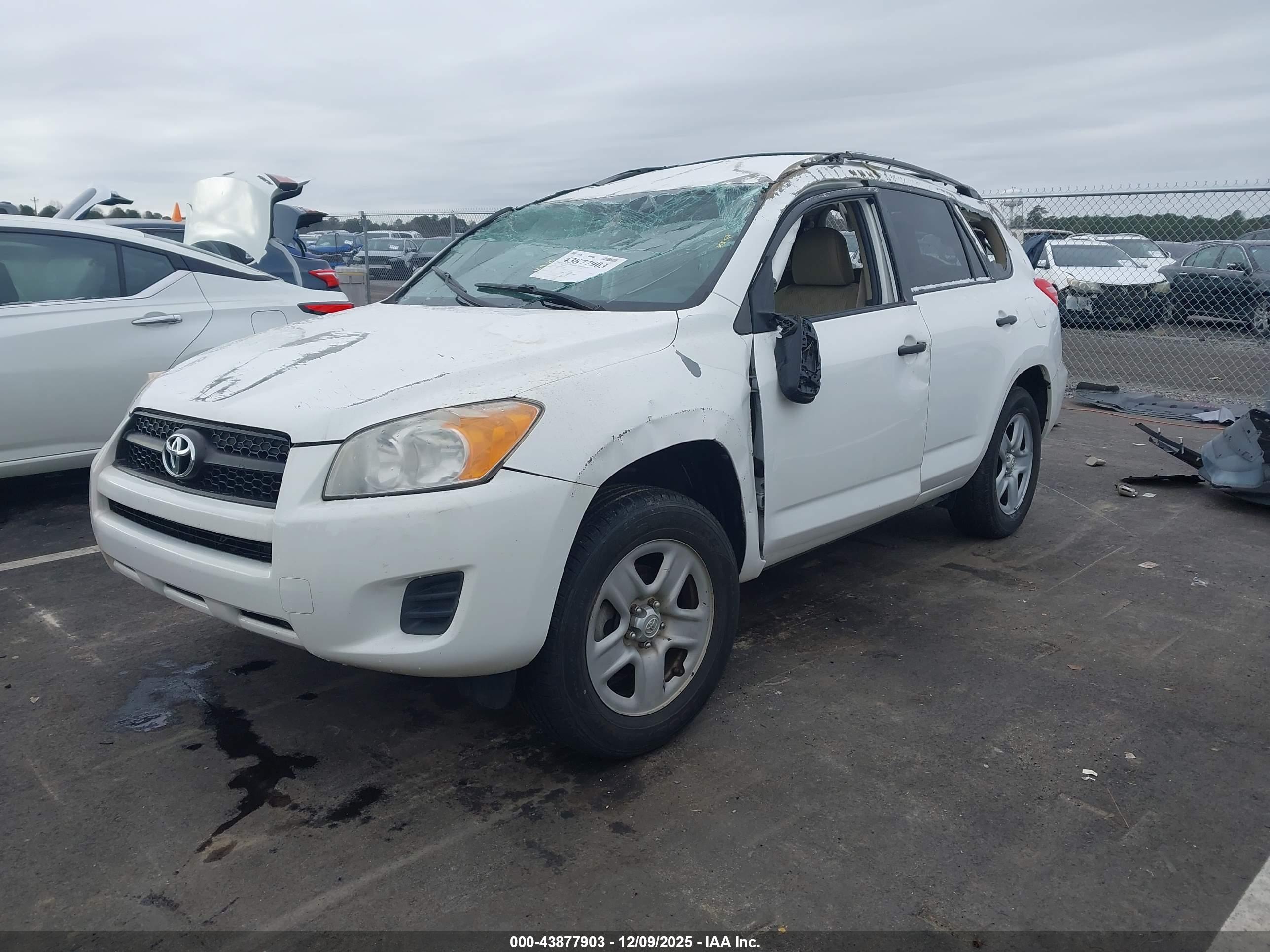 TOYOTA RAV4 image 2