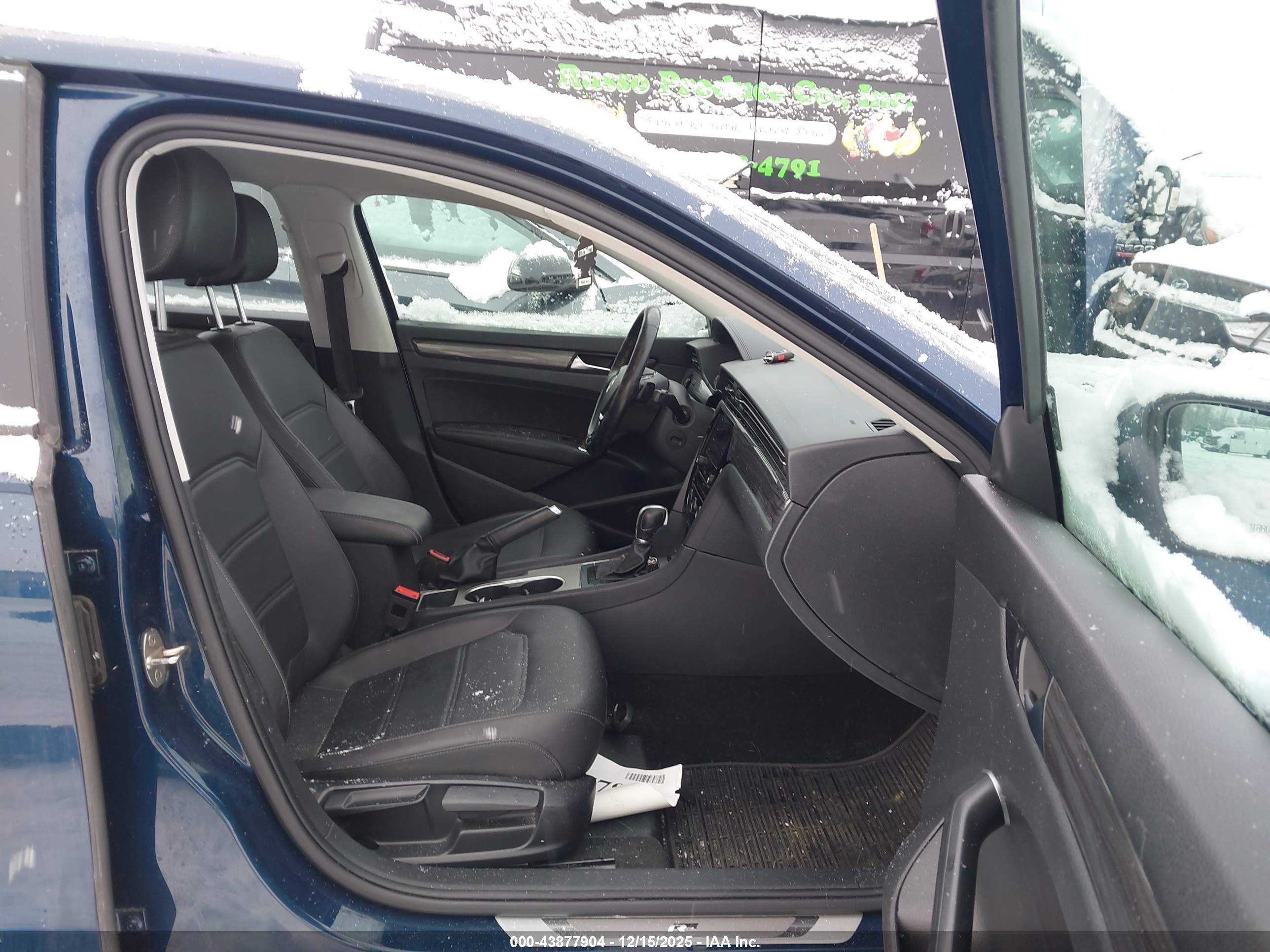 VOLKSWAGEN PASSAT image 5
