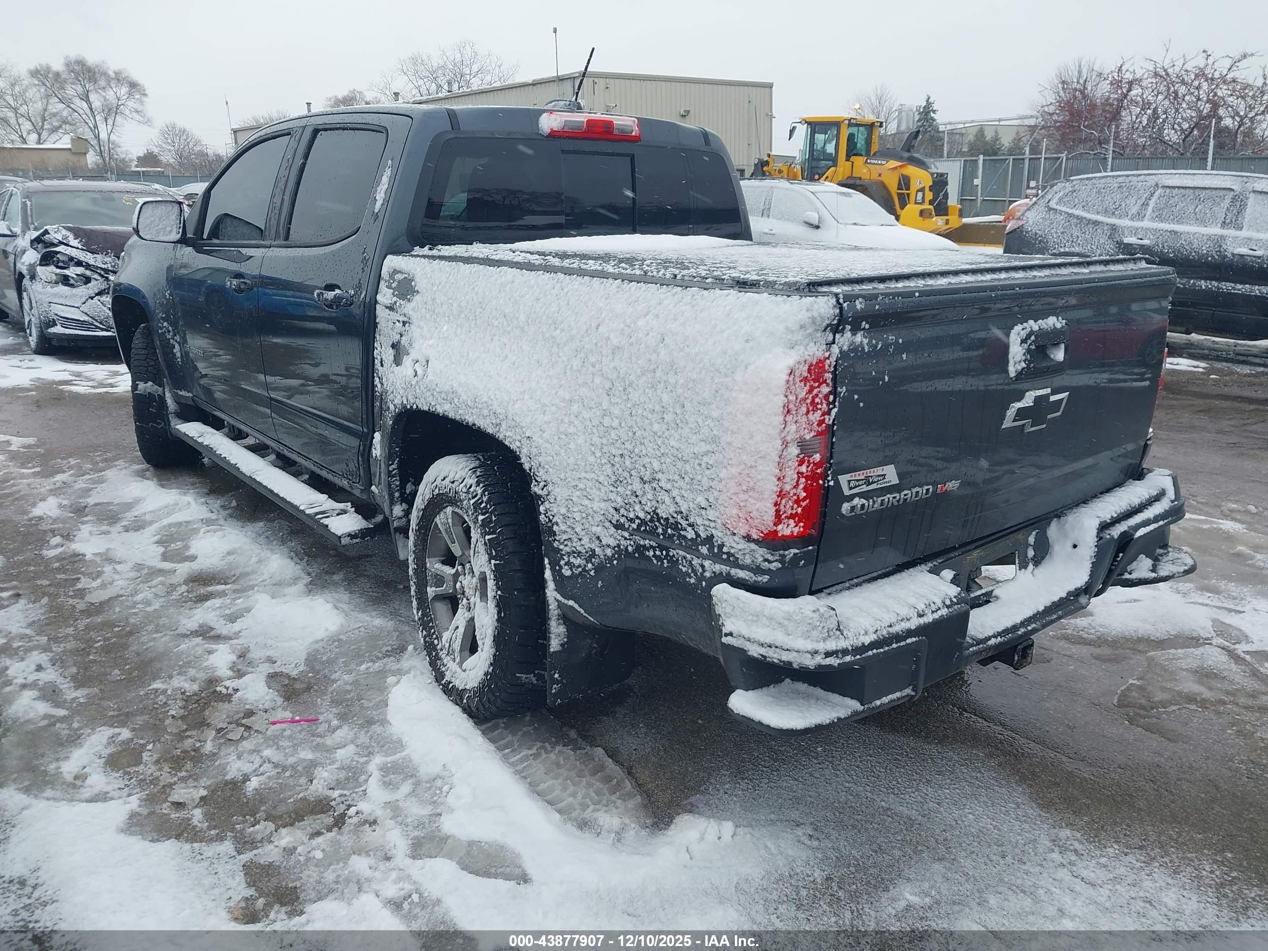 CHEVROLET COLORADO image 3