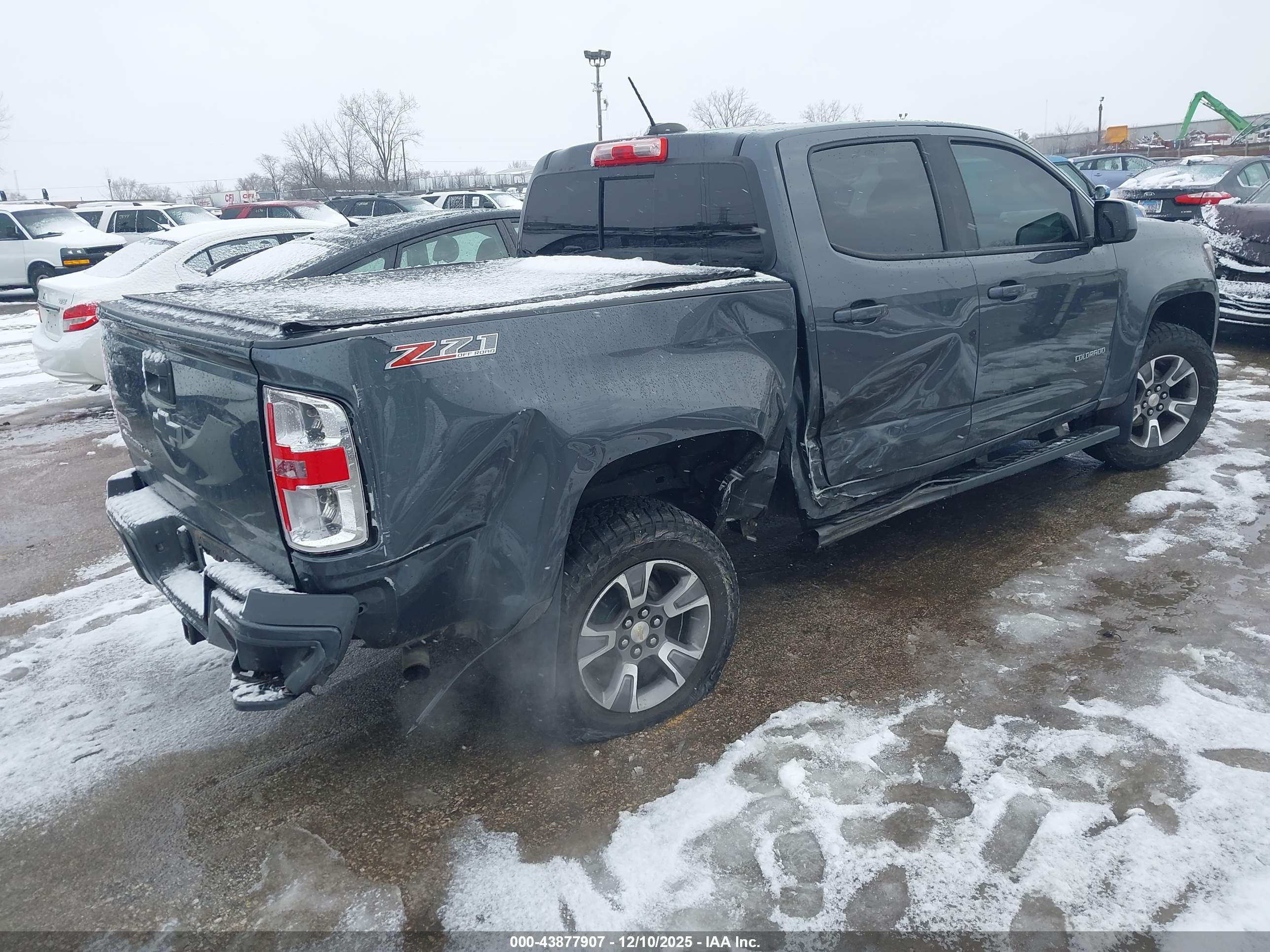 CHEVROLET COLORADO image 4