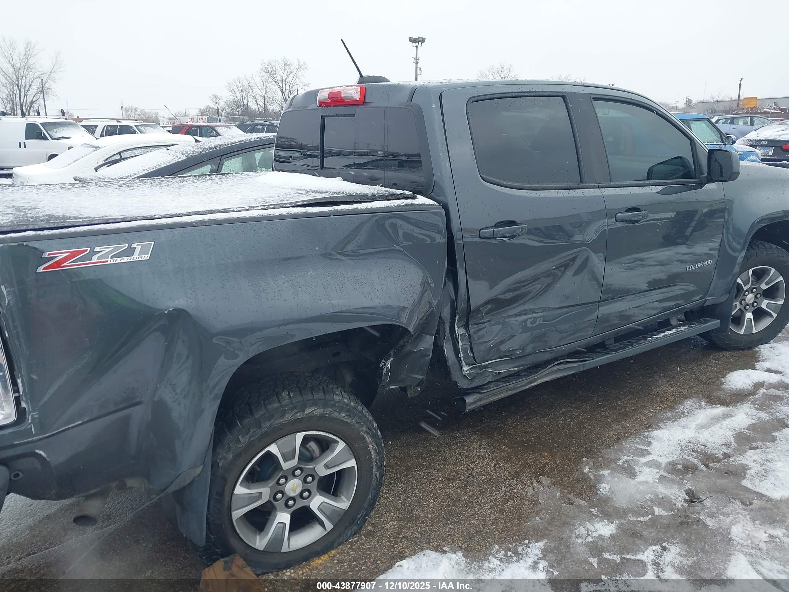 CHEVROLET COLORADO image 6