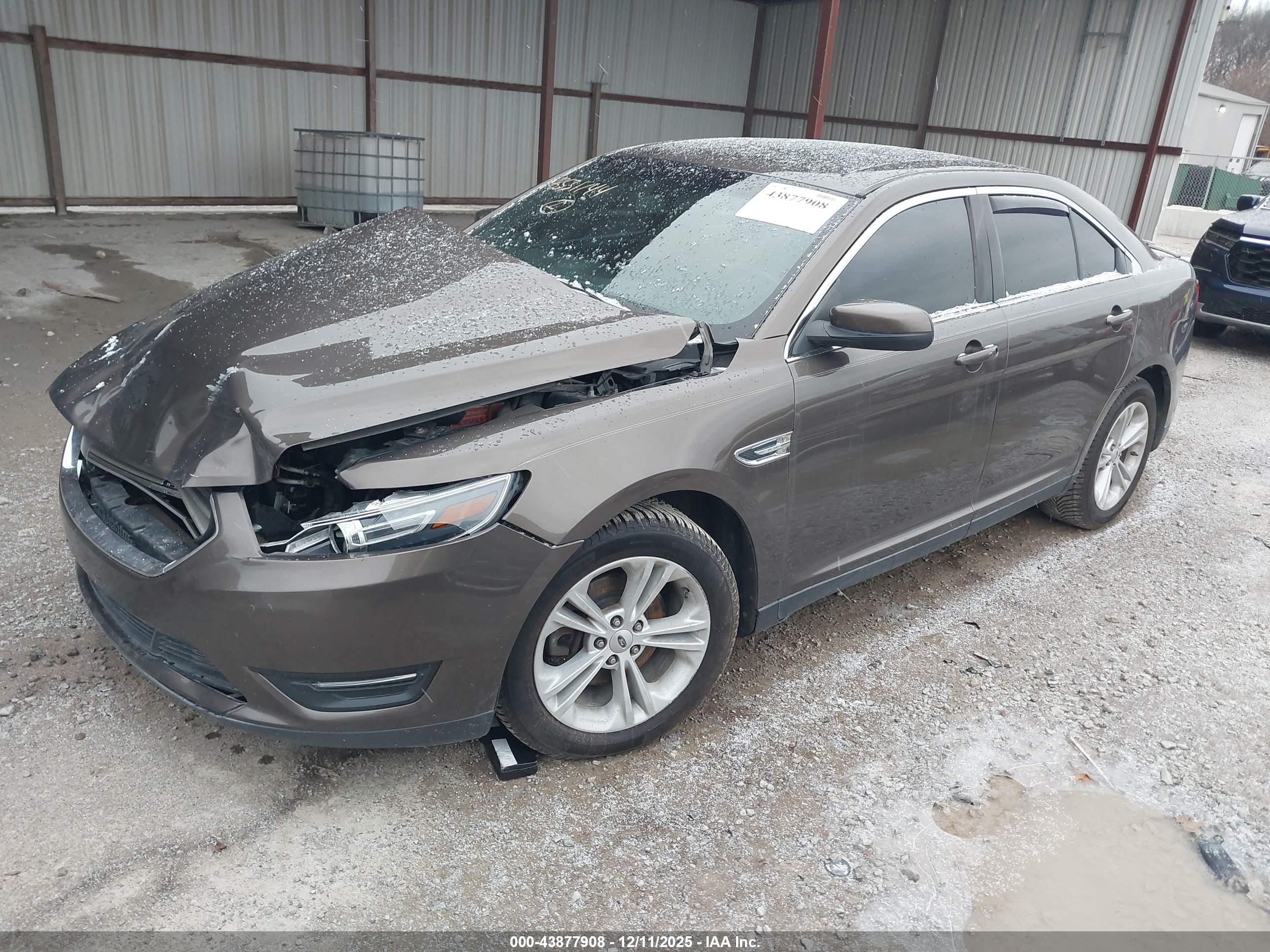 FORD TAURUS image 2