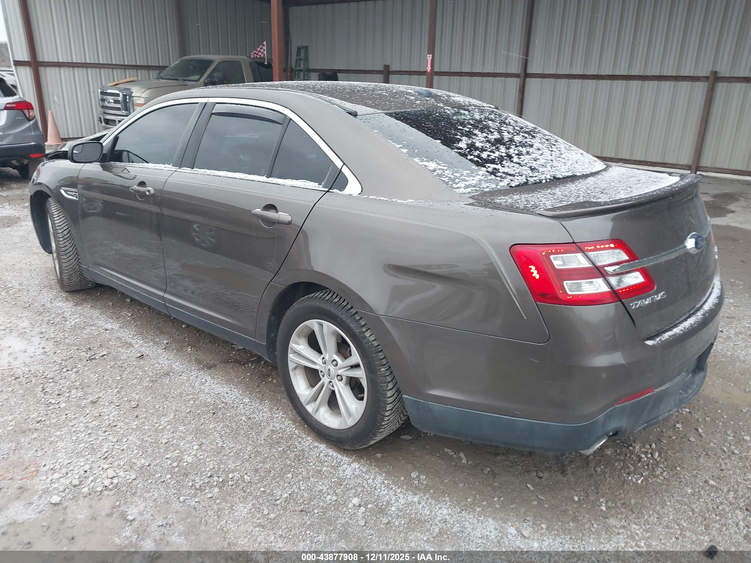 FORD TAURUS image 3