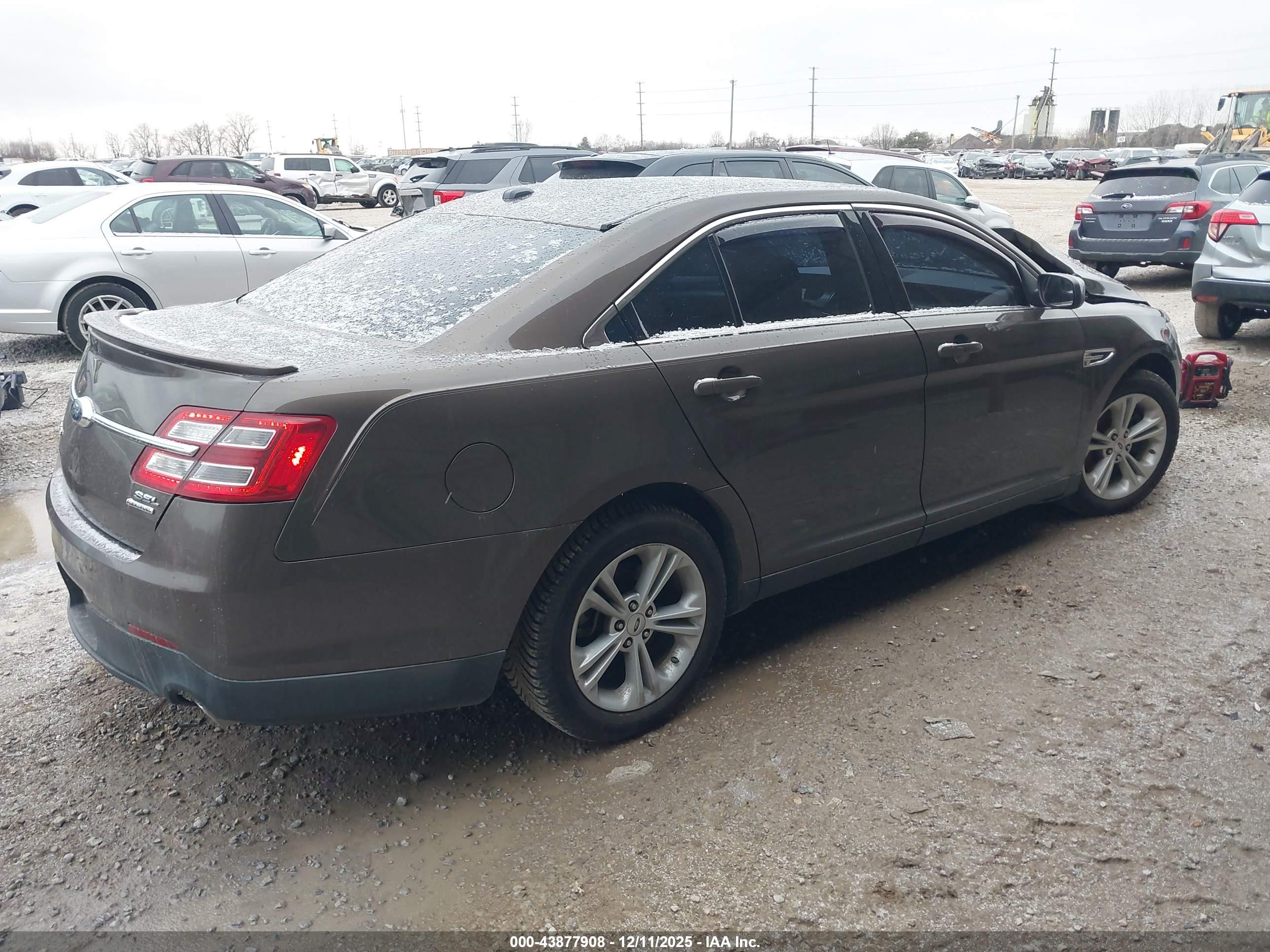 FORD TAURUS image 4