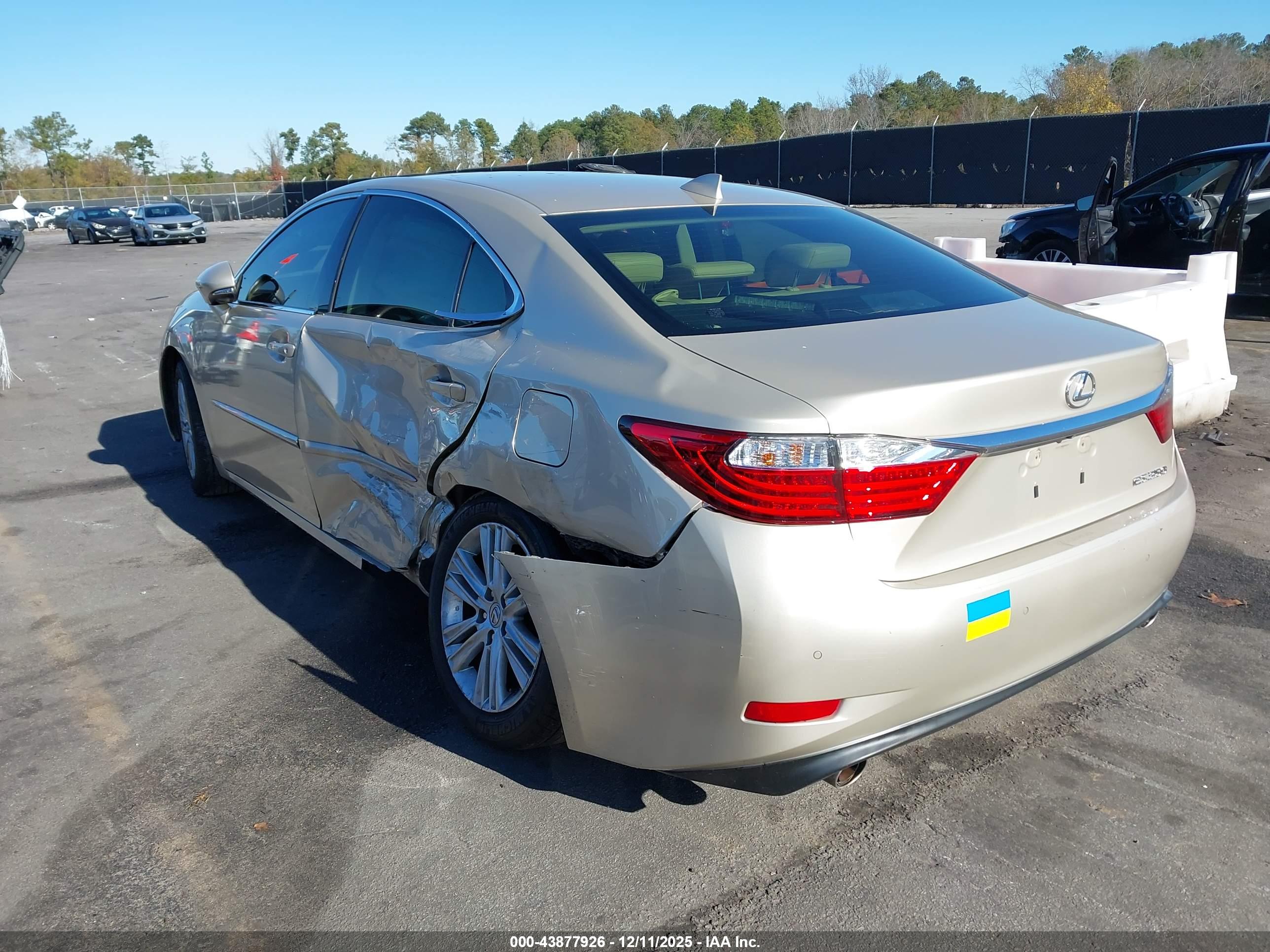 LEXUS ES image 3
