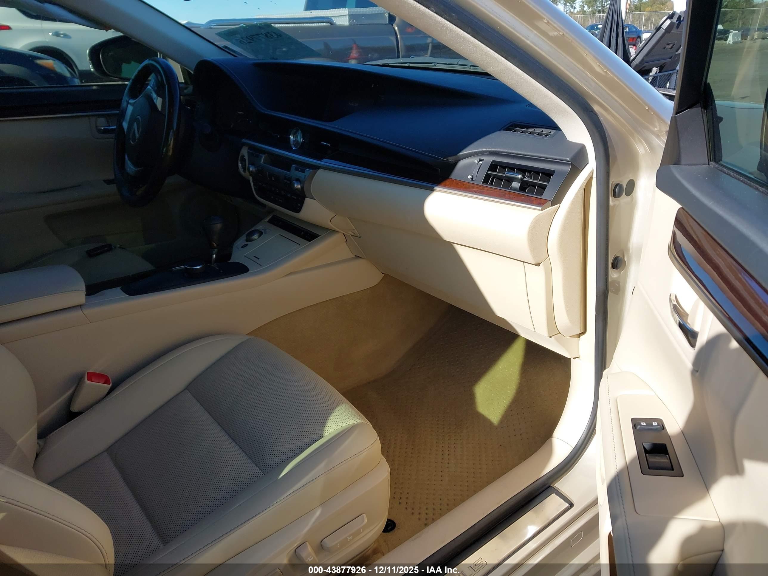 LEXUS ES image 5
