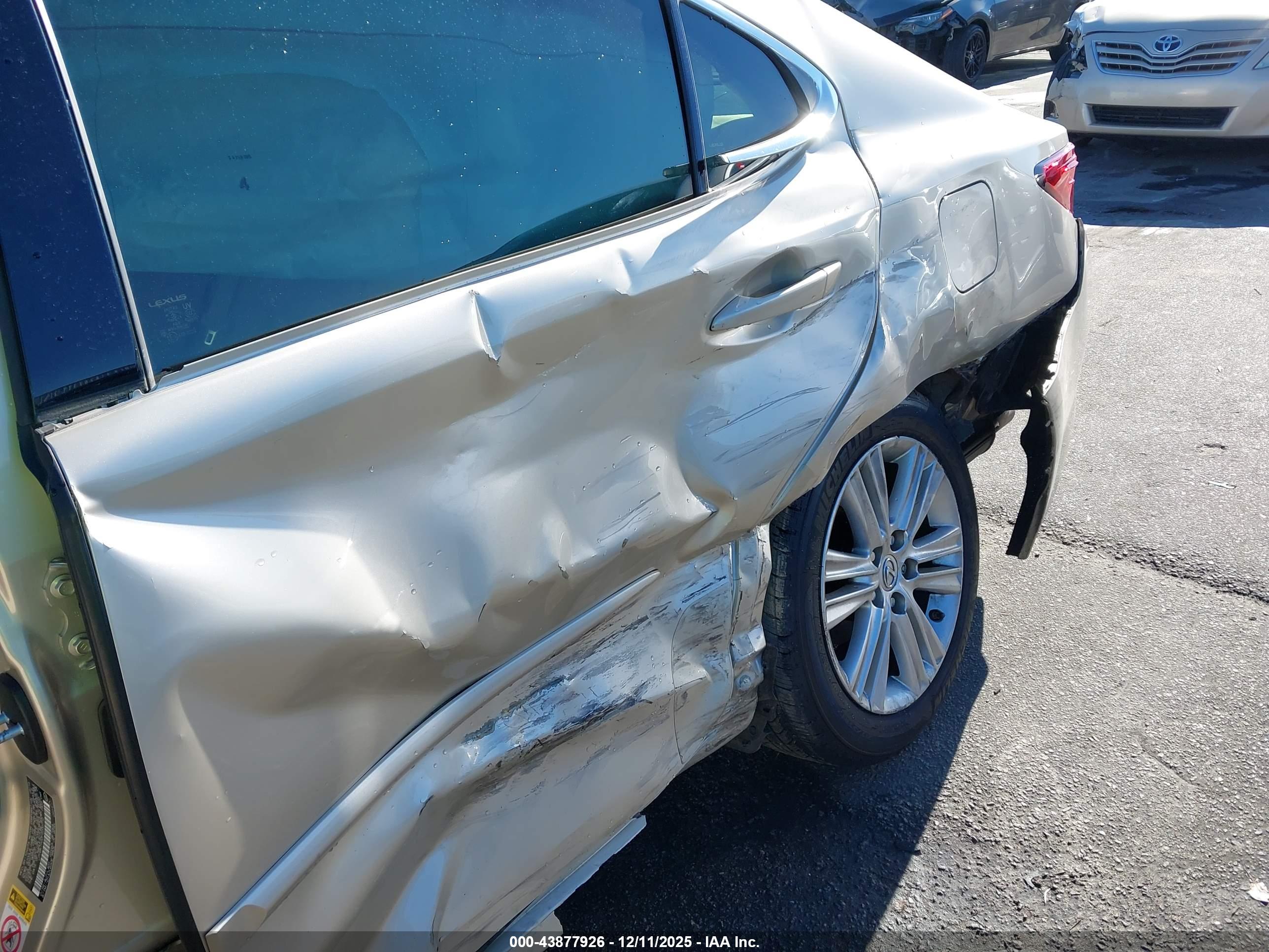 LEXUS ES image 6