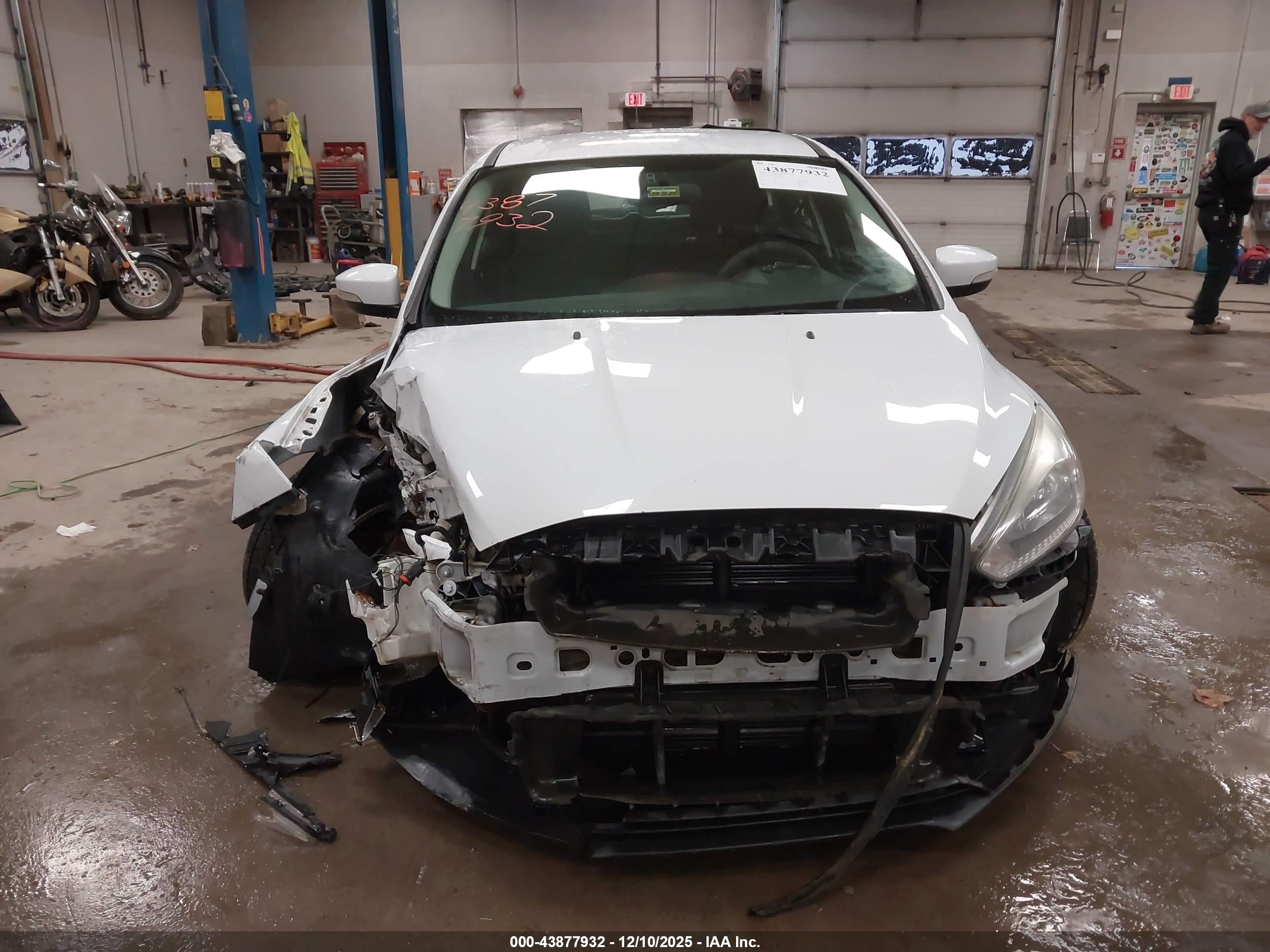 FORD FOCUS image 6