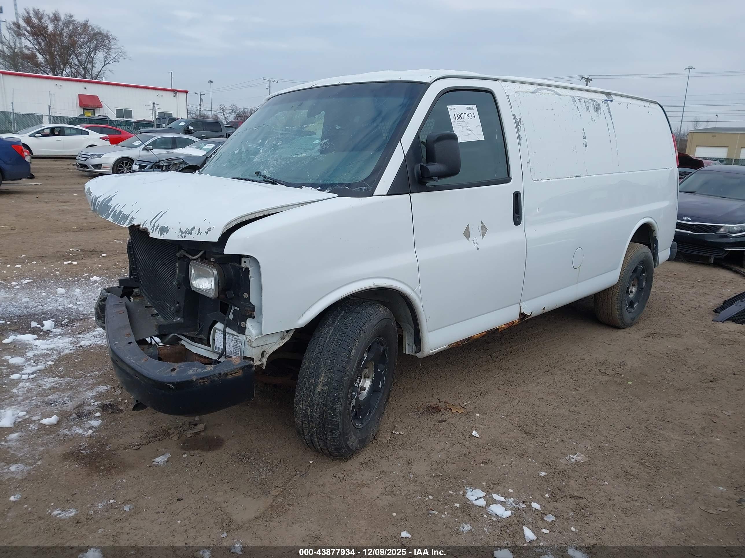 CHEVROLET EXPRESS image 2