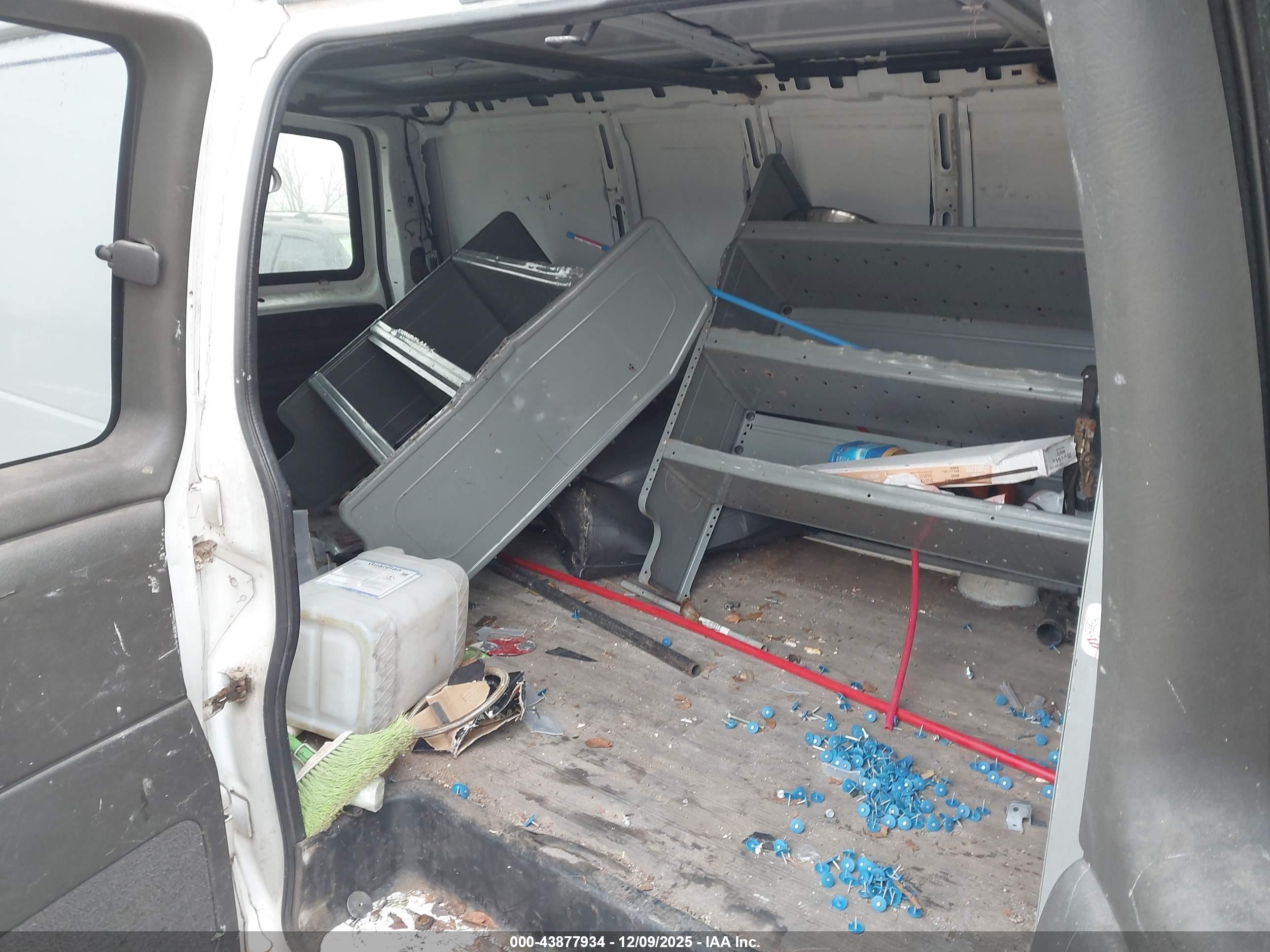 CHEVROLET EXPRESS image 8