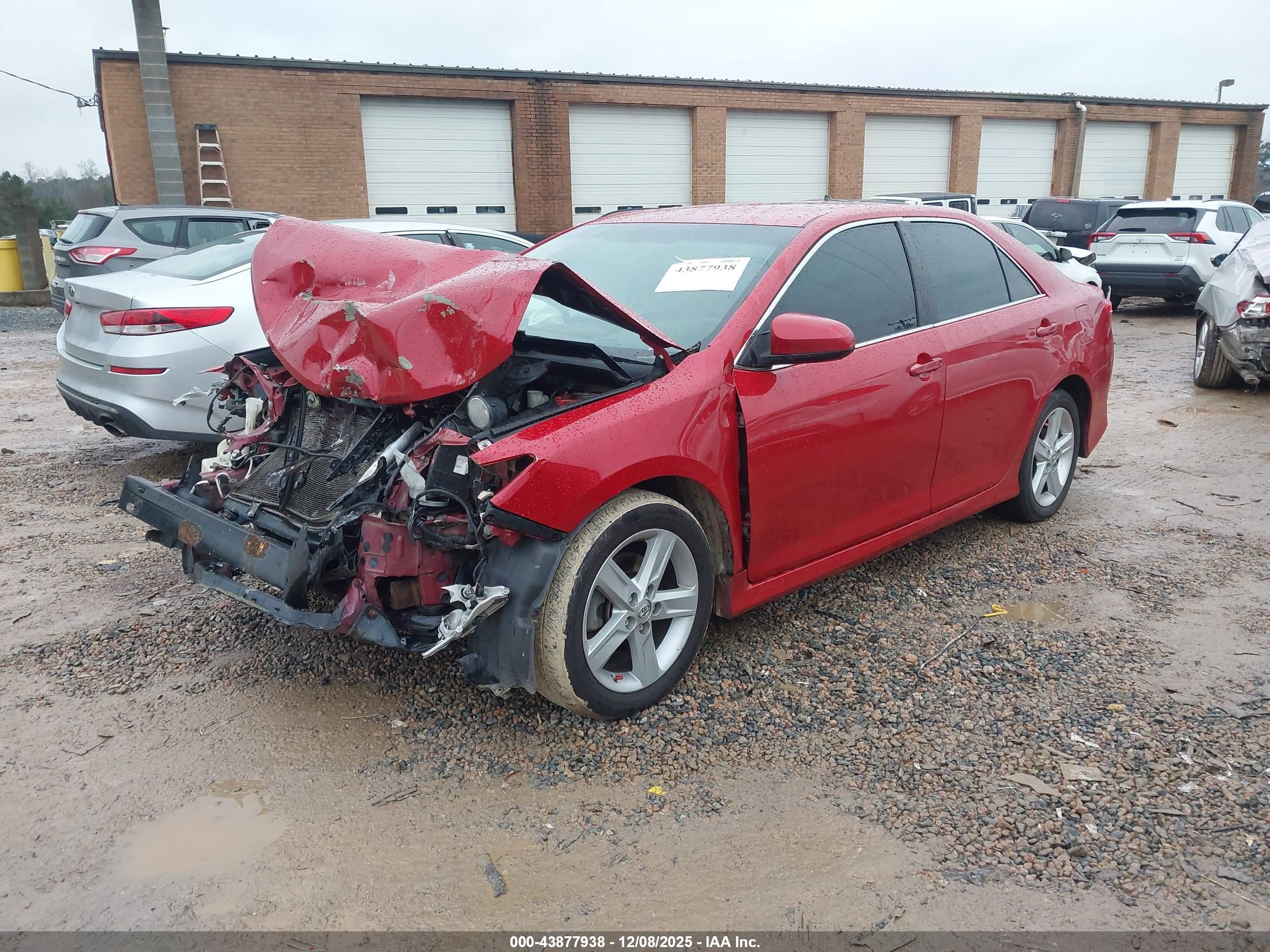 TOYOTA CAMRY image 2