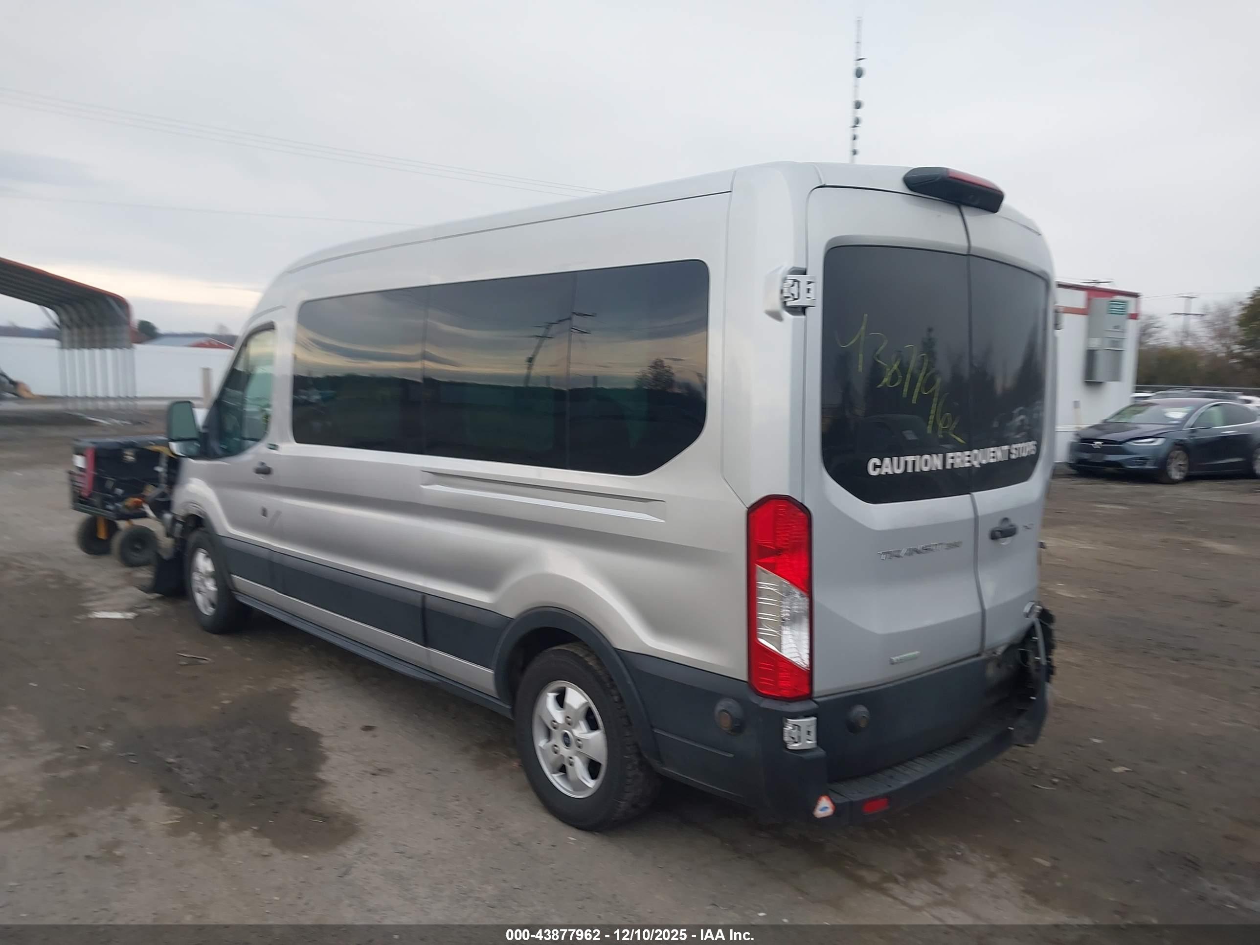 FORD TRANSIT-350 image 3