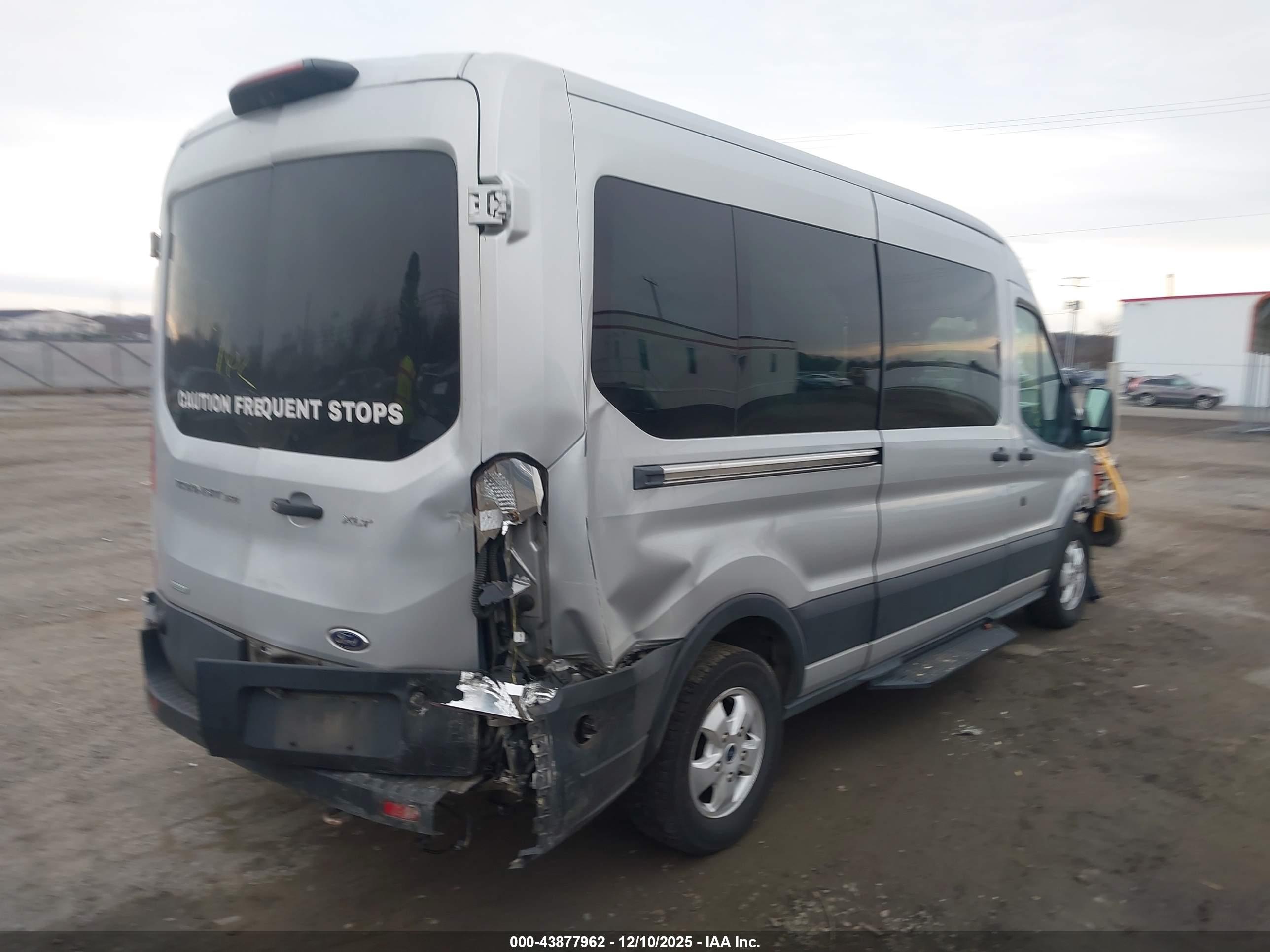 FORD TRANSIT-350 image 4