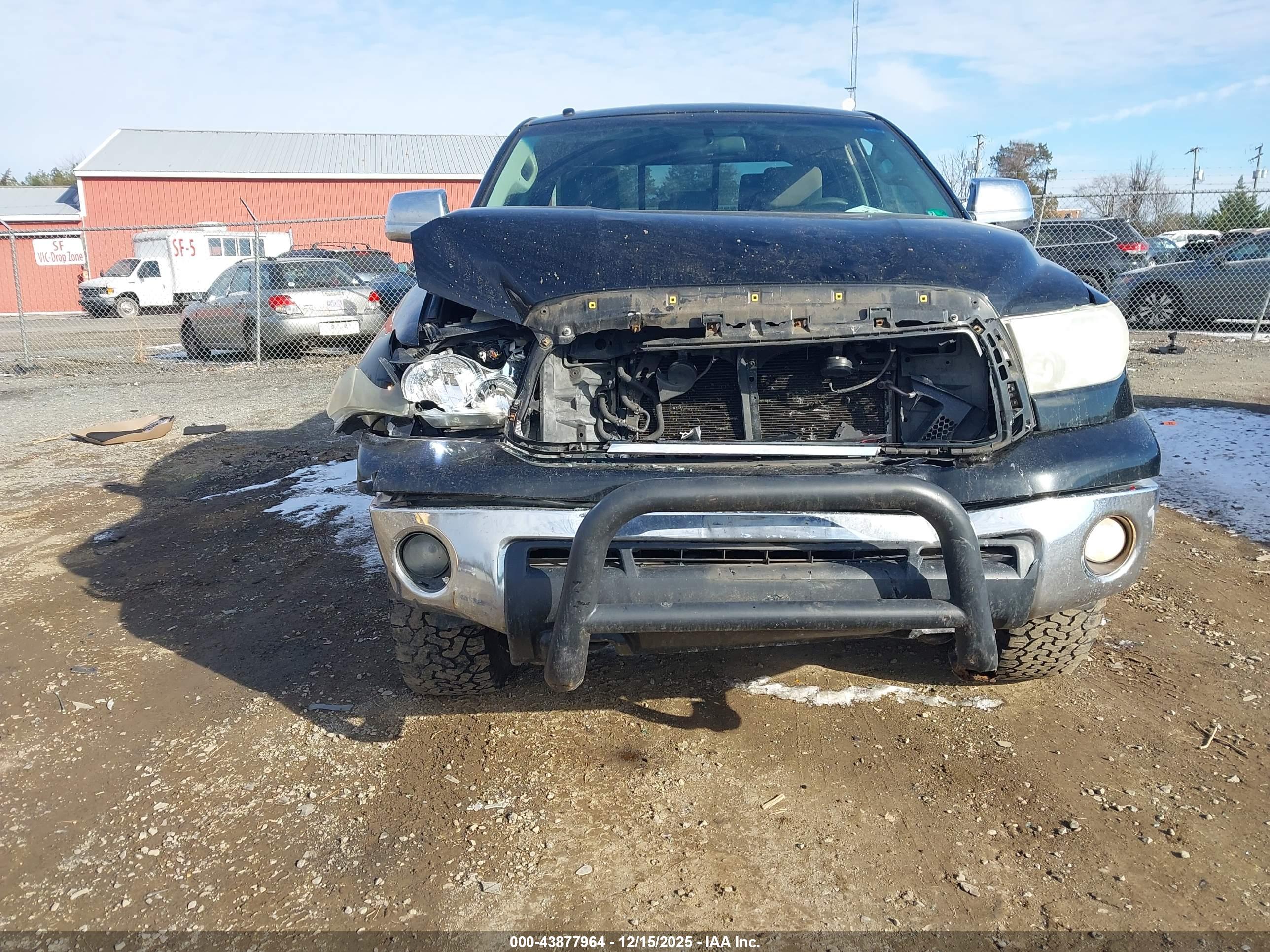 TOYOTA TUNDRA image 6