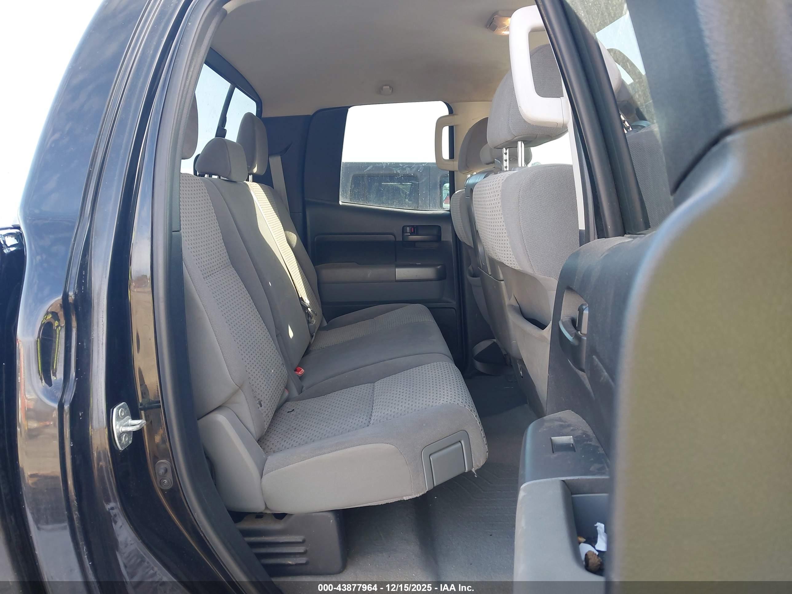 TOYOTA TUNDRA image 8