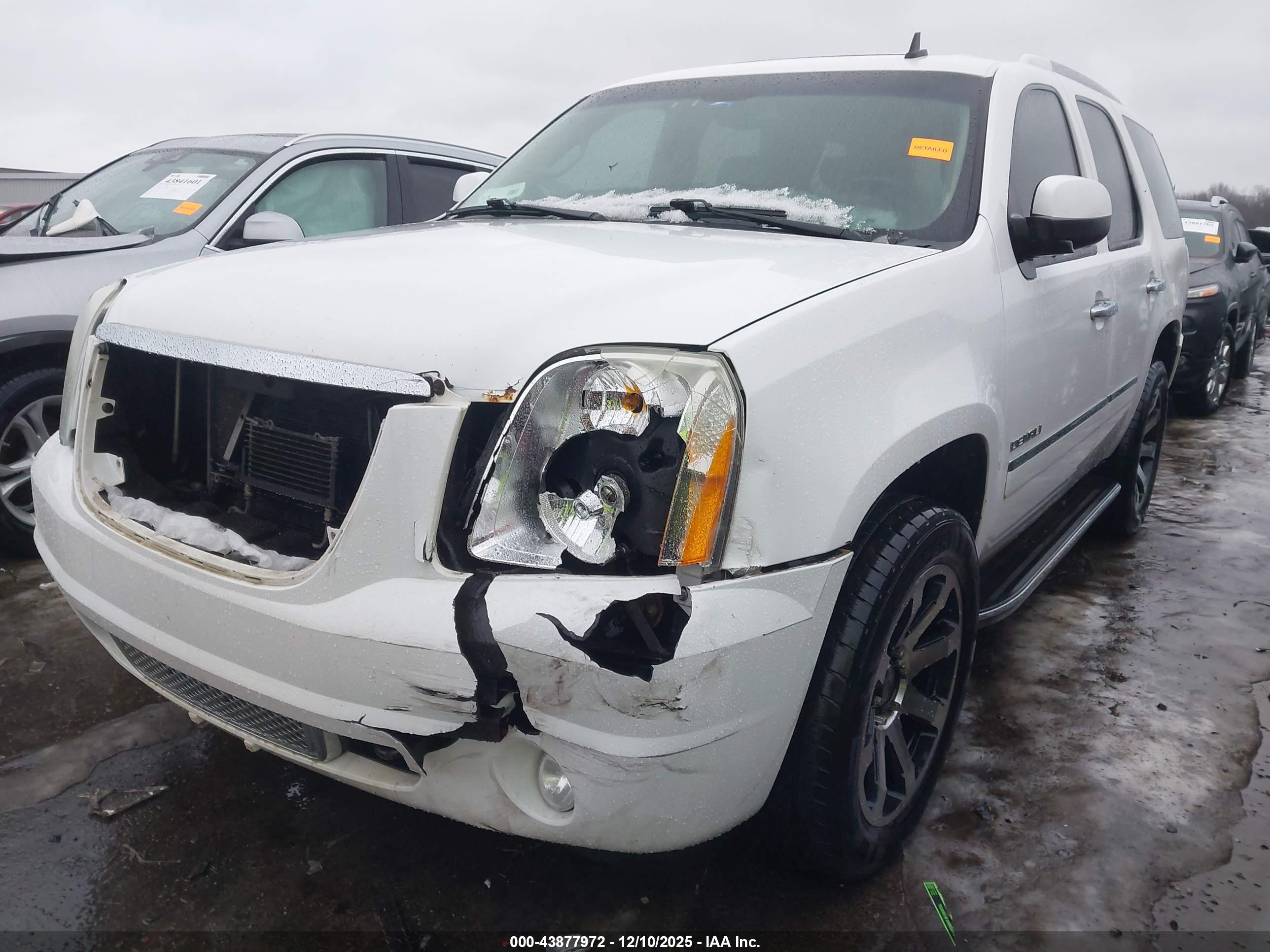 GMC YUKON image 2