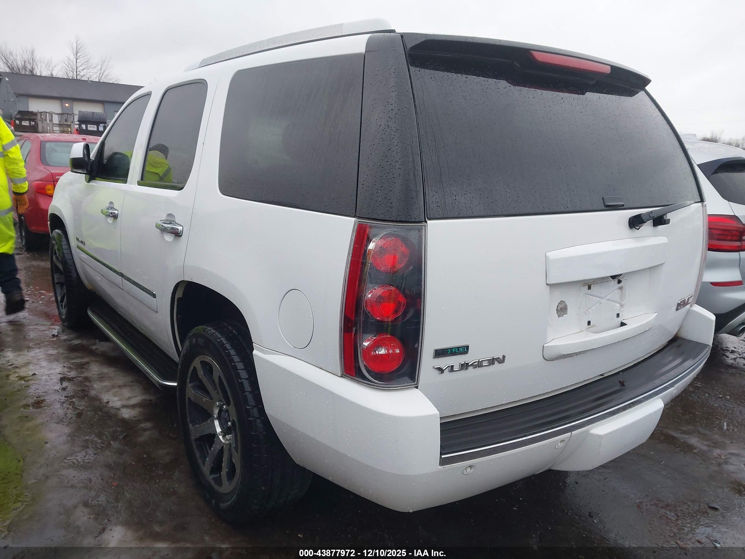 GMC YUKON image 3