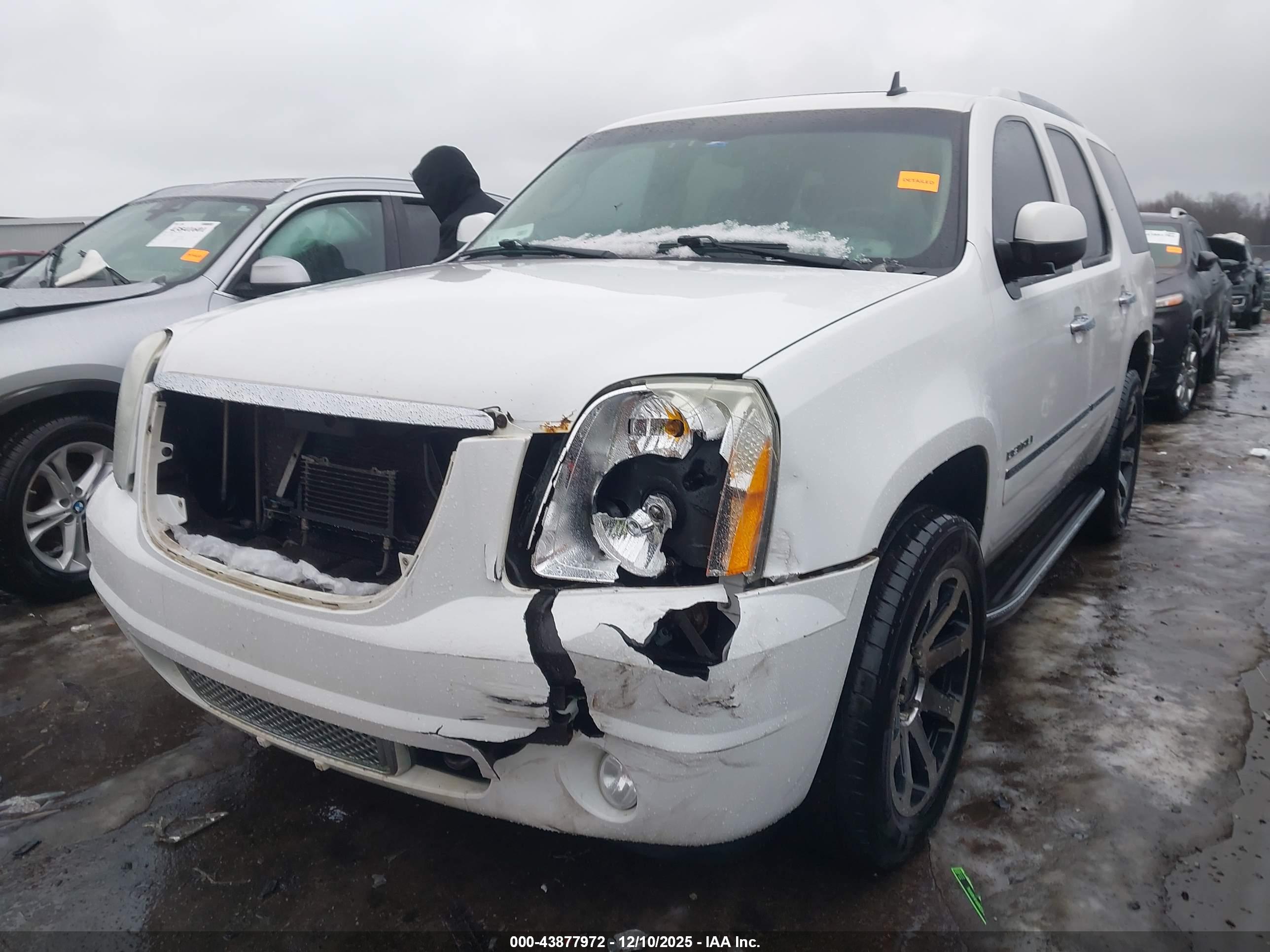 GMC YUKON image 6