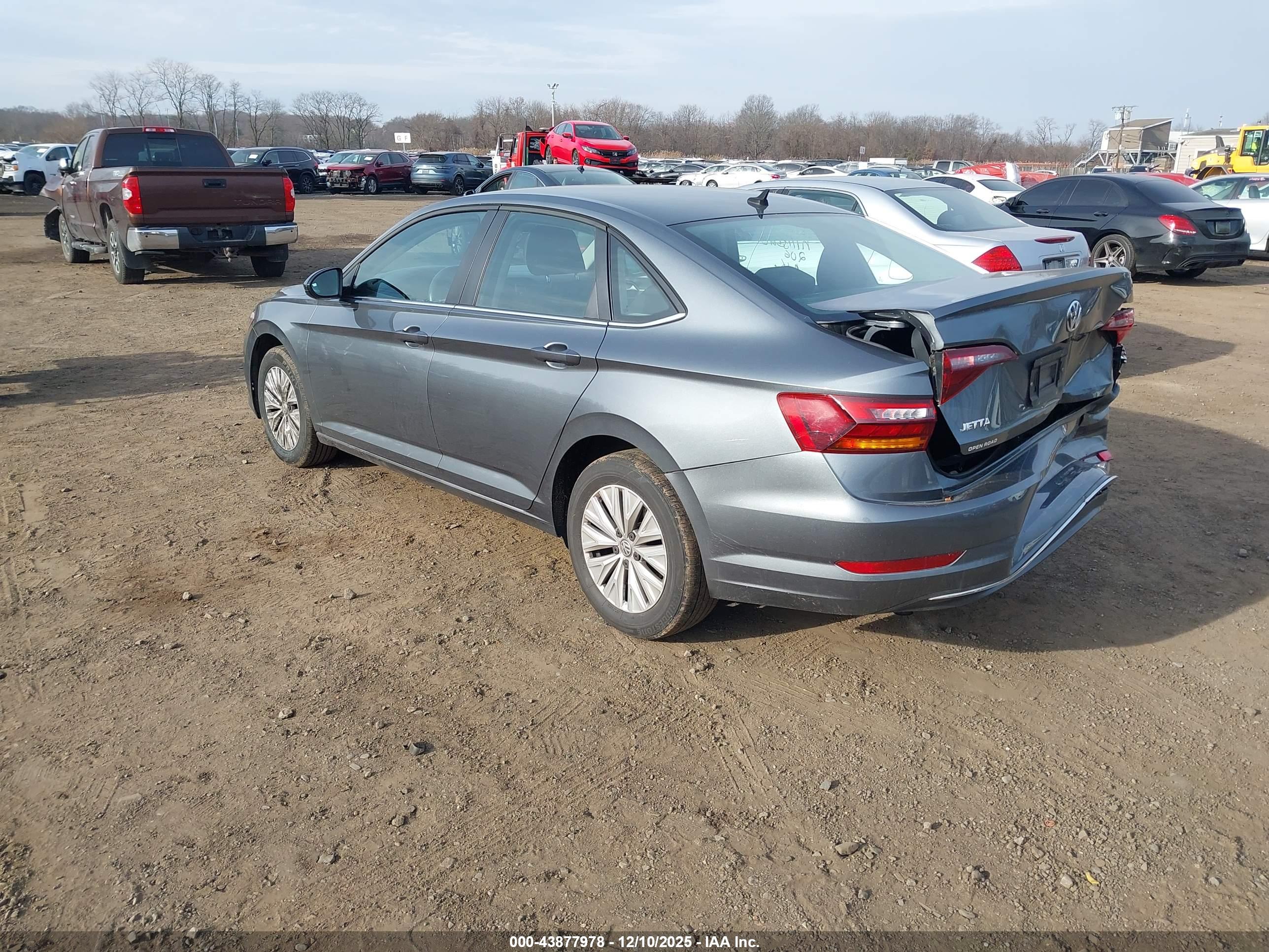 VOLKSWAGEN JETTA image 3