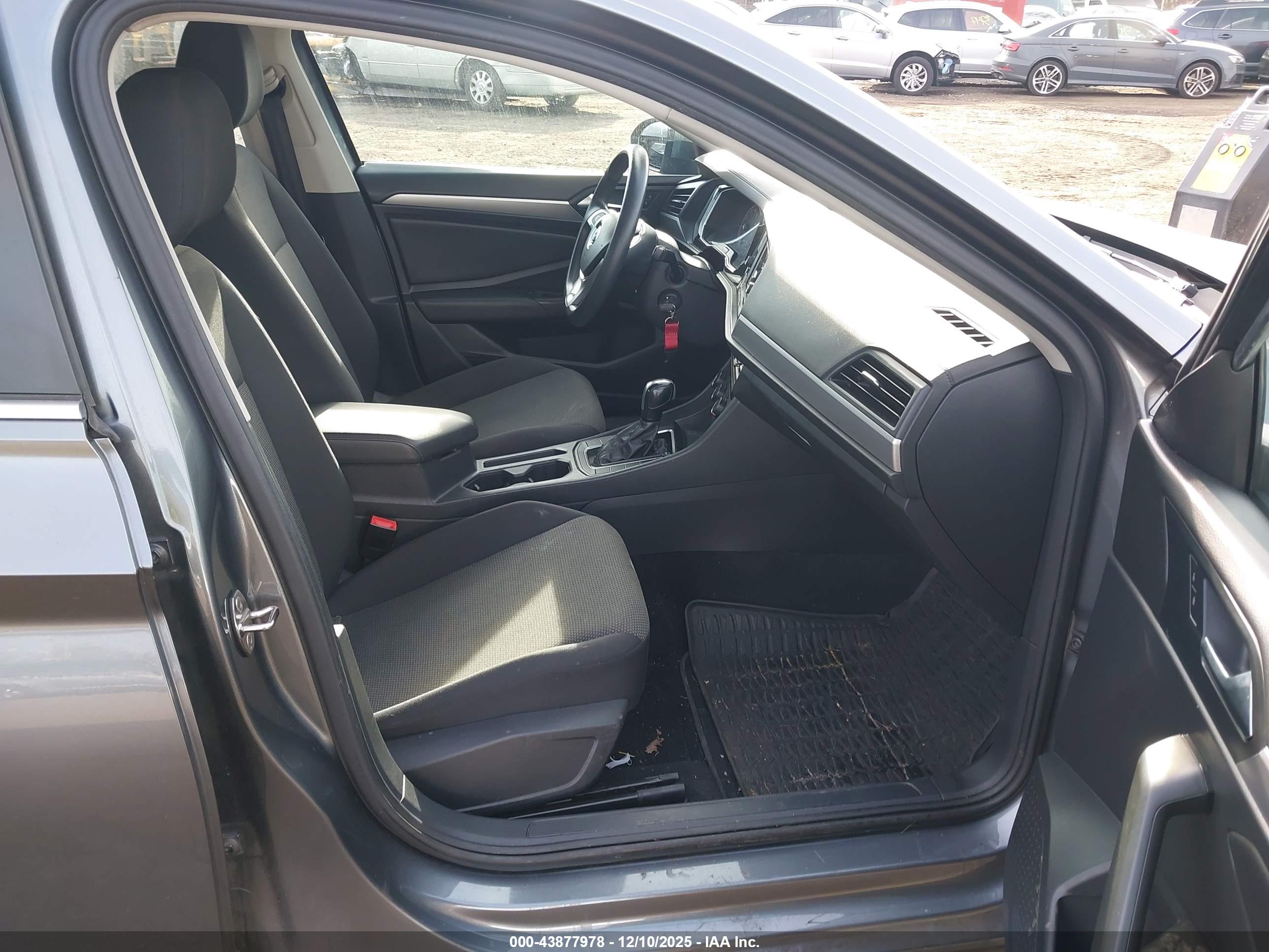 VOLKSWAGEN JETTA image 5