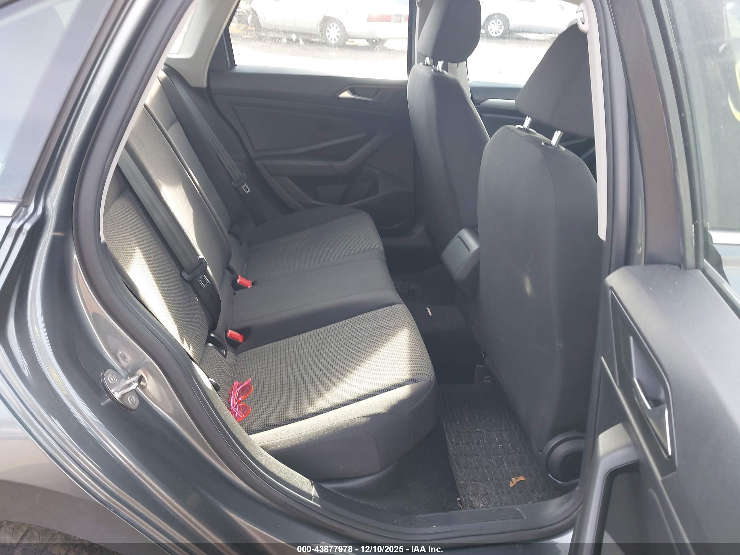 VOLKSWAGEN JETTA image 8