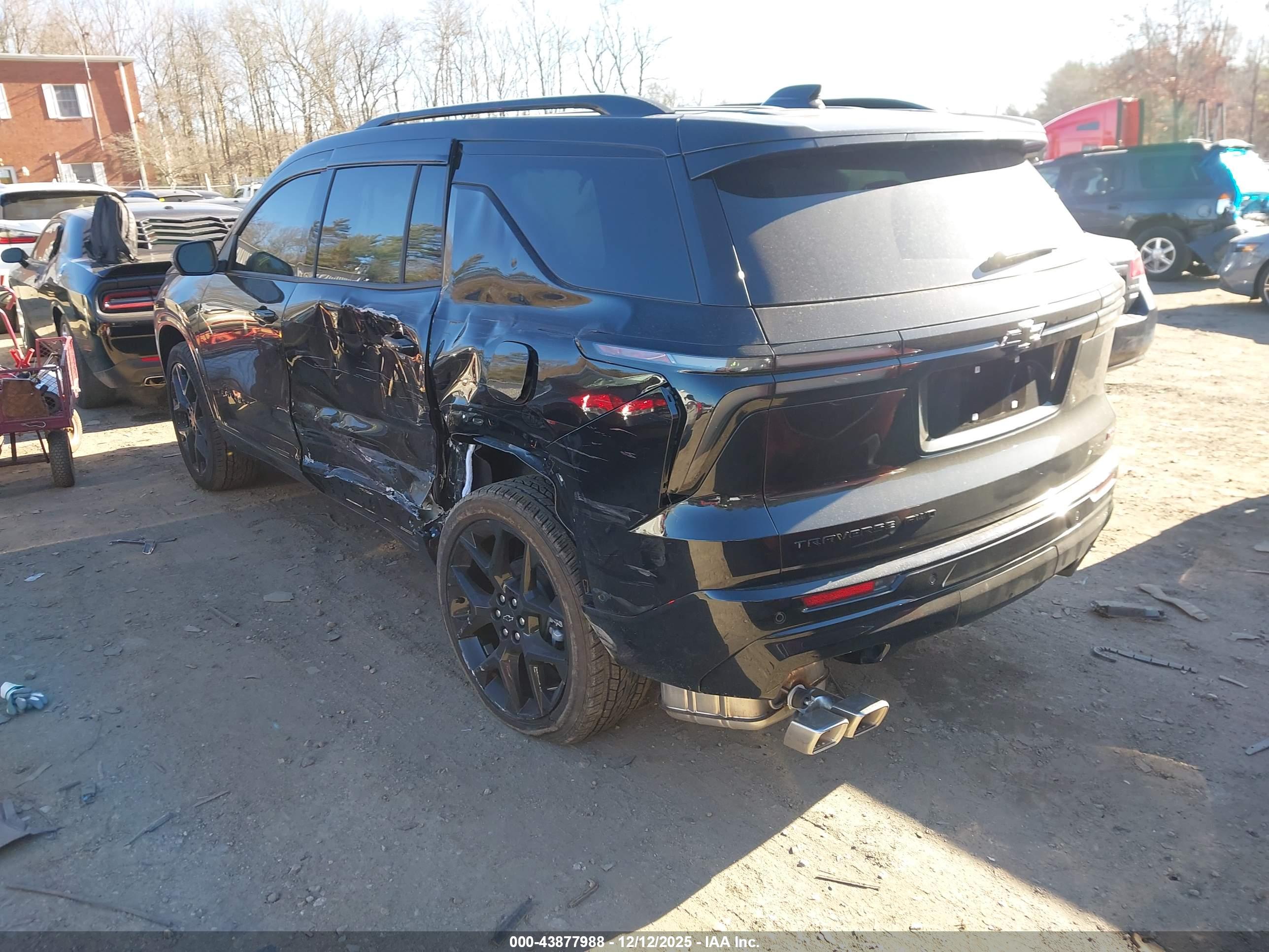 CHEVROLET TRAVERSE image 3