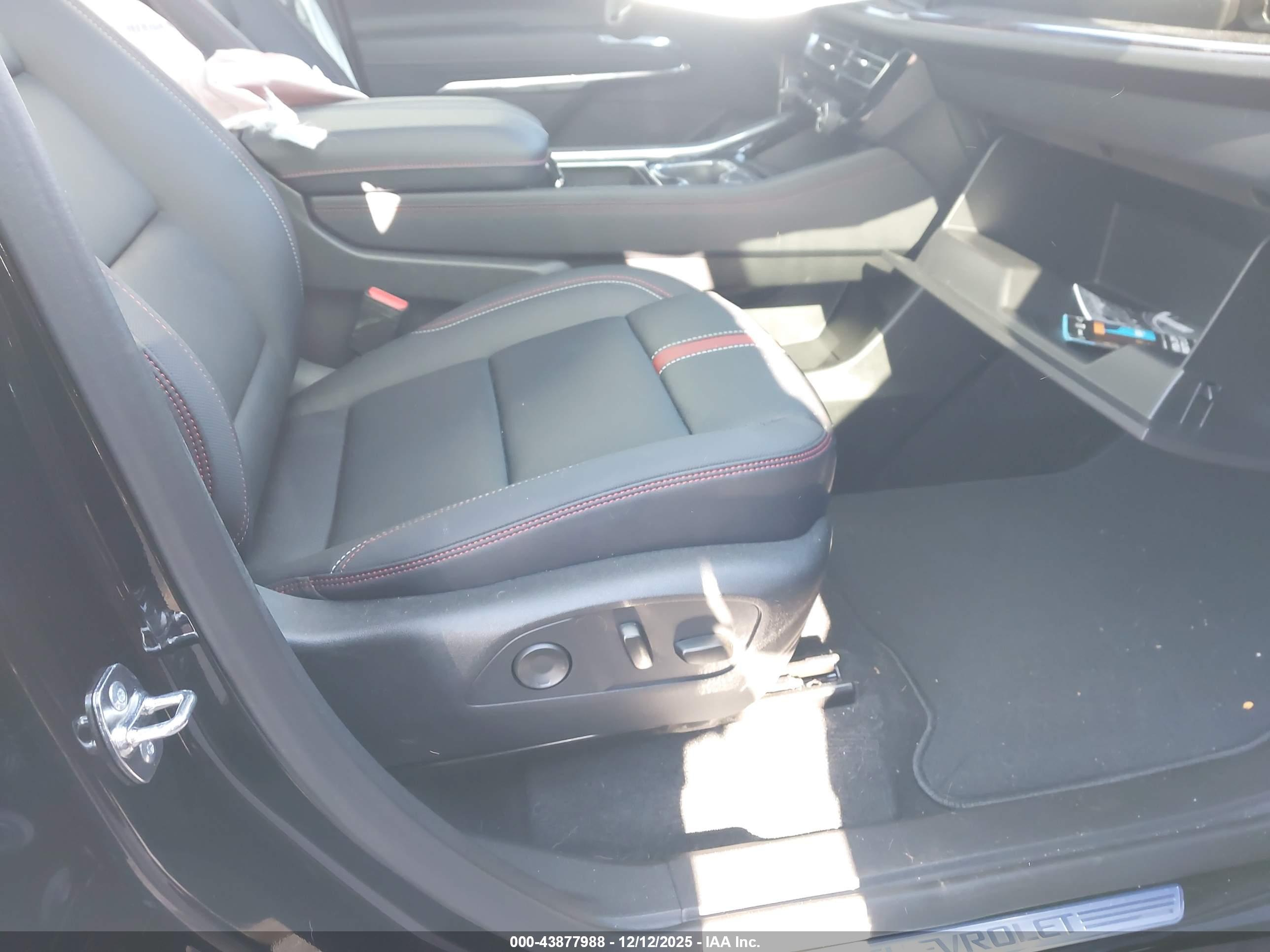 CHEVROLET TRAVERSE image 5