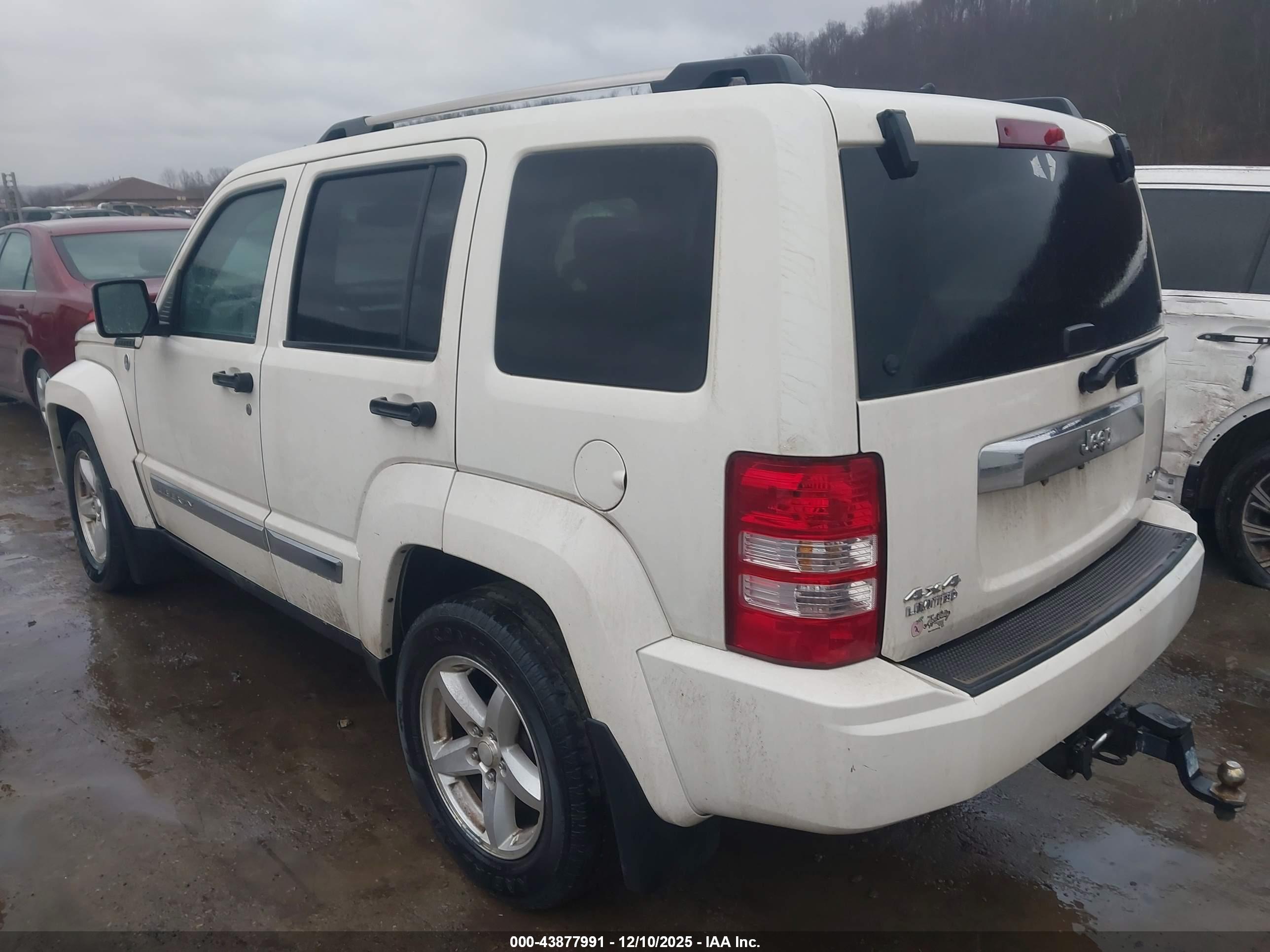 JEEP LIBERTY image 3