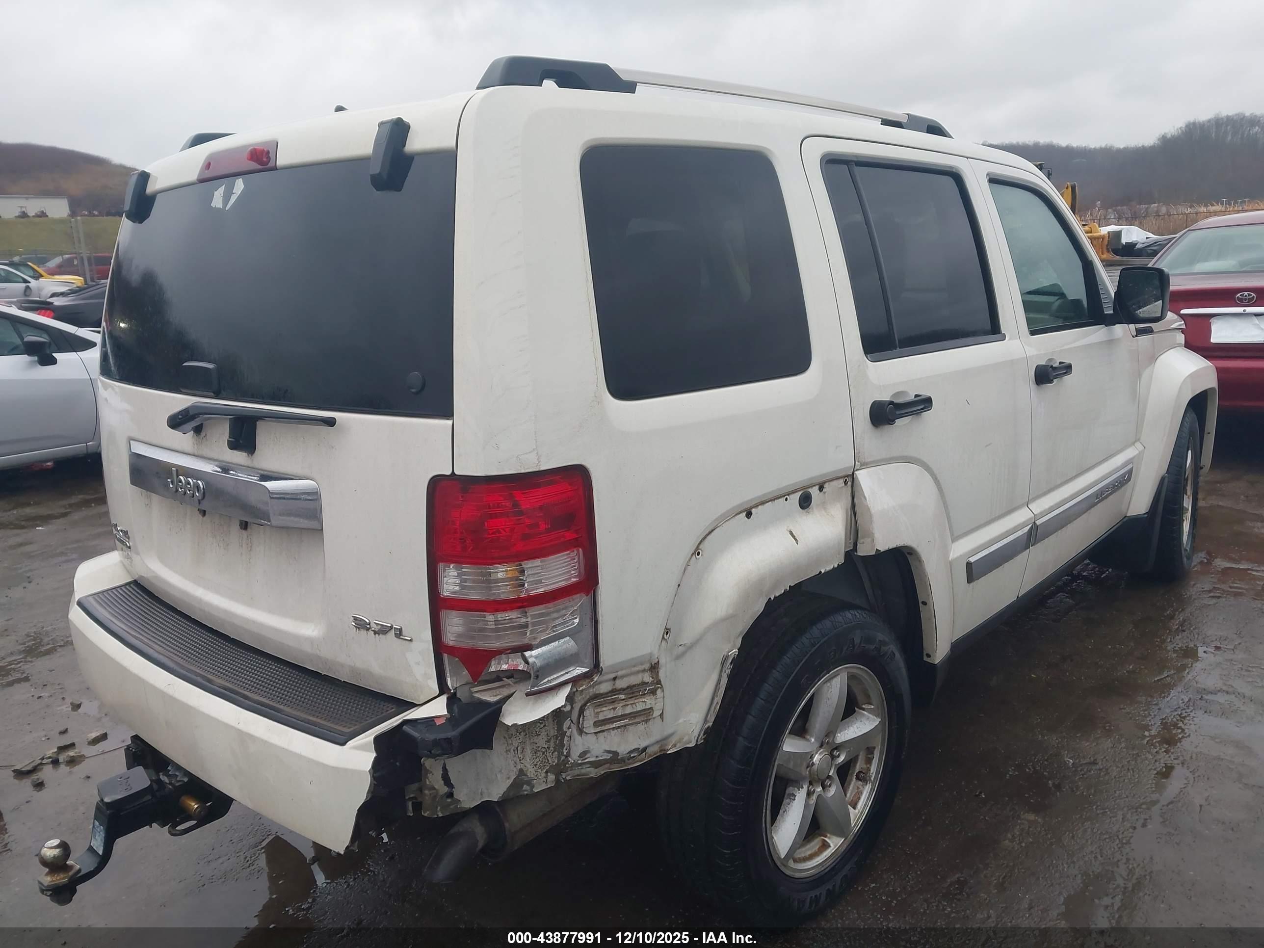 JEEP LIBERTY image 4