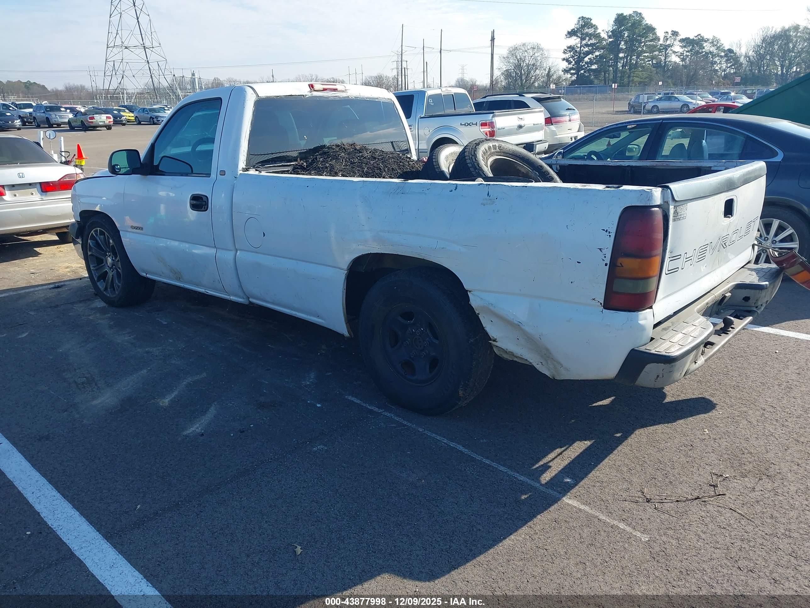CHEVROLET SILVERADO image 3